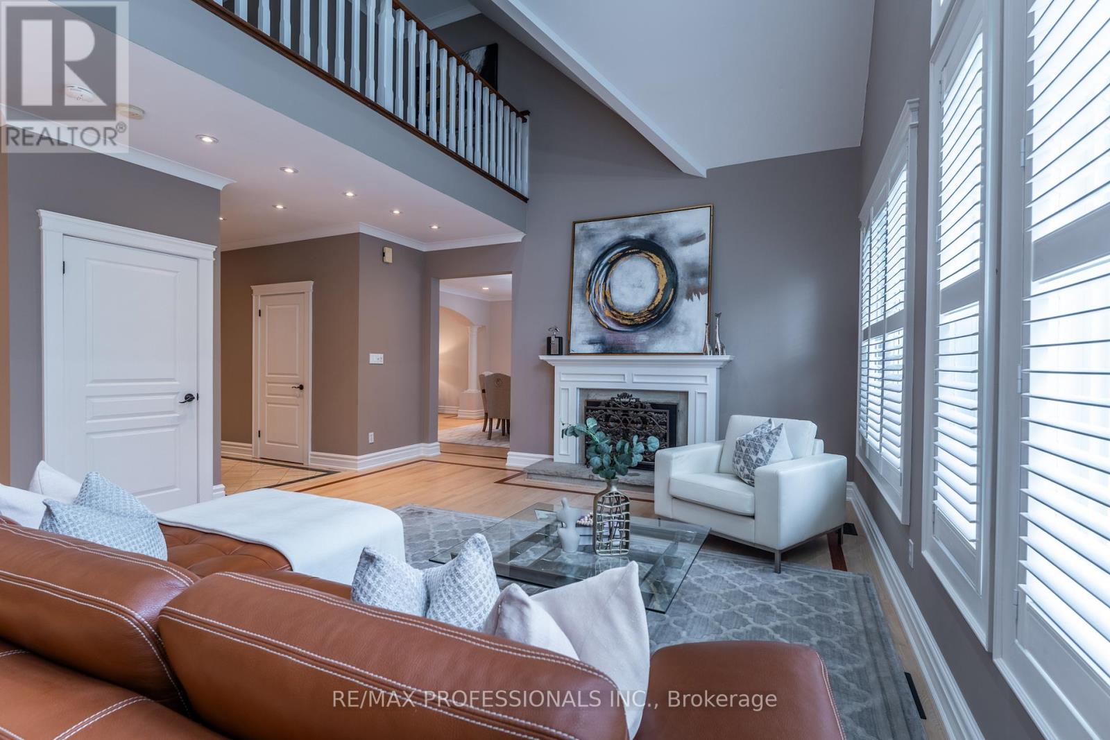 354 Country Club Crescent, Mississauga, Ontario  L5J 2P8 - Photo 19 - W12477092