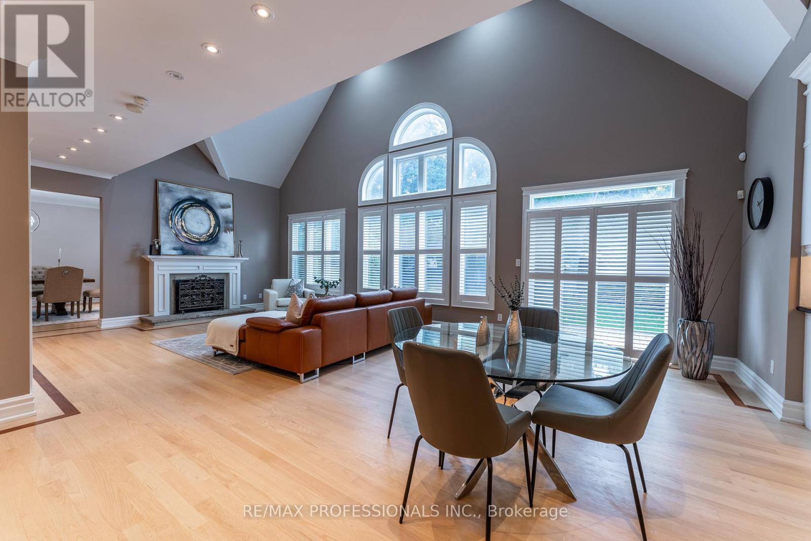 354 Country Club Crescent, Mississauga, Ontario  L5J 2P8 - Photo 29 - W12477092