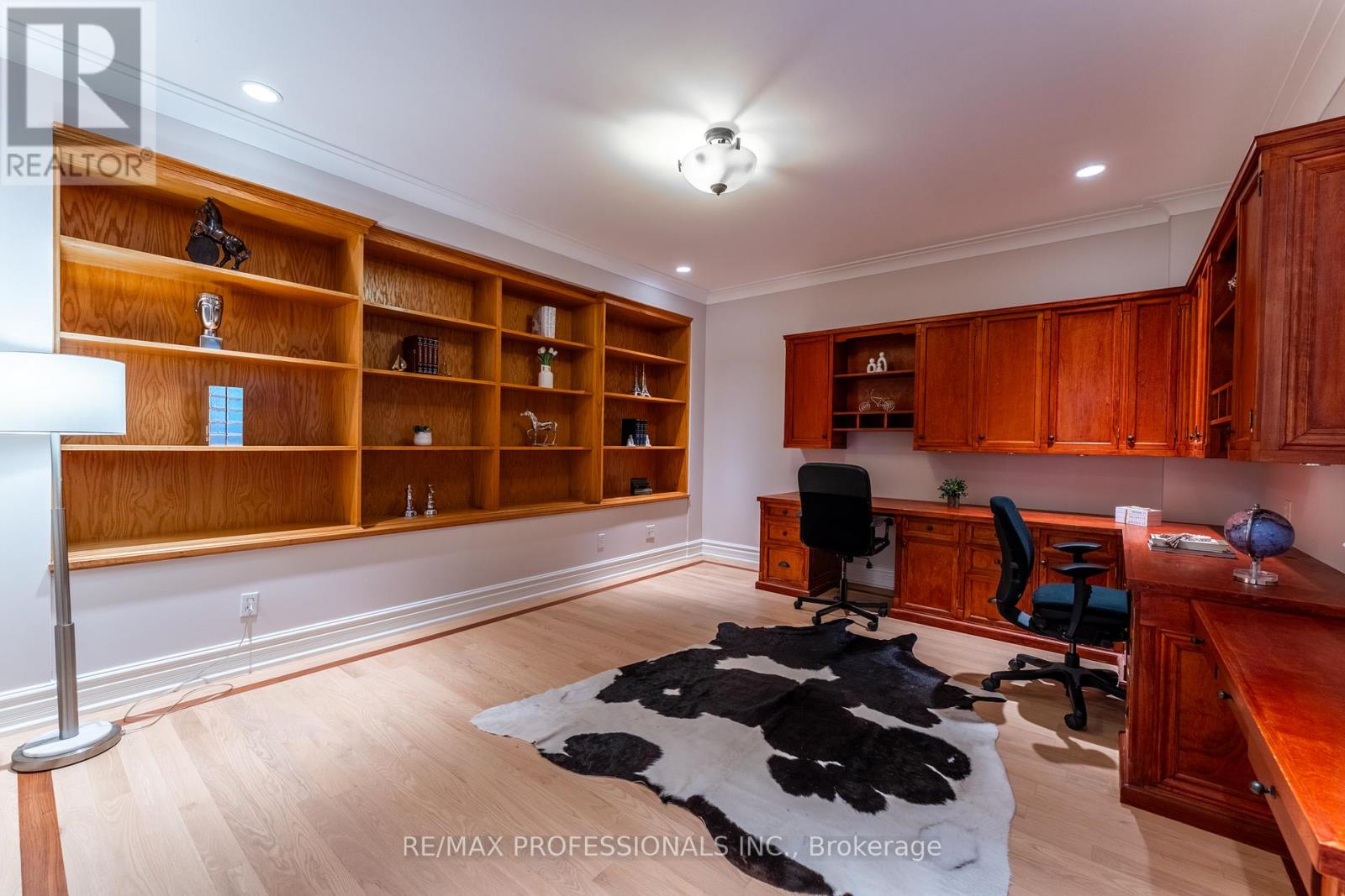 354 Country Club Crescent, Mississauga, Ontario  L5J 2P8 - Photo 31 - W12477092