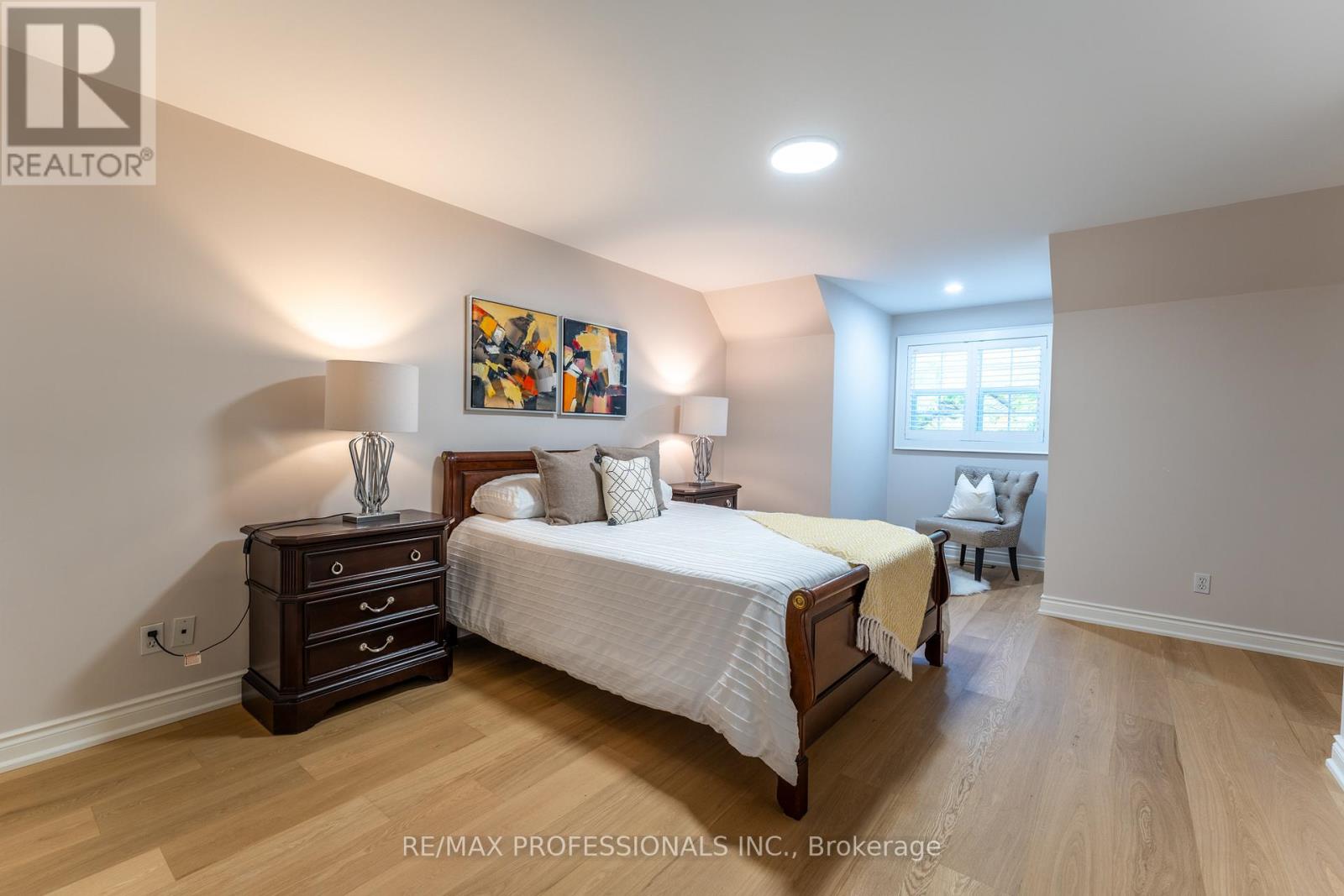 354 Country Club Crescent, Mississauga, Ontario  L5J 2P8 - Photo 34 - W12477092