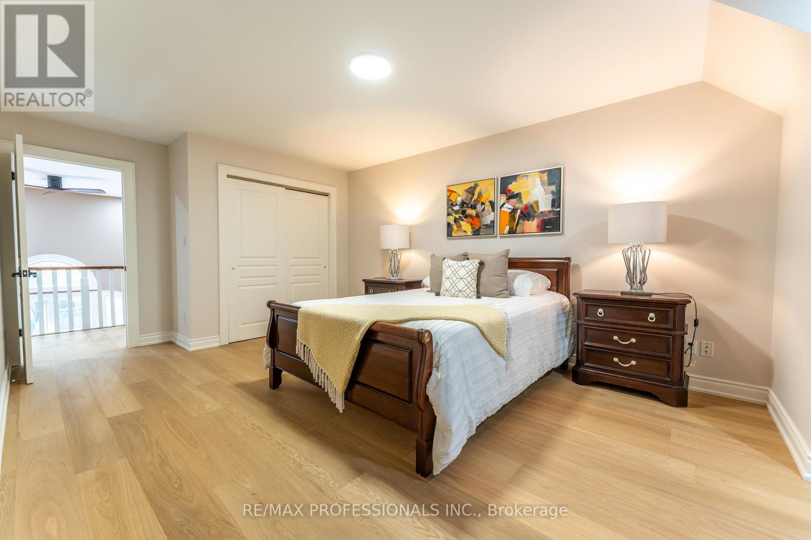 354 Country Club Crescent, Mississauga, Ontario  L5J 2P8 - Photo 35 - W12477092