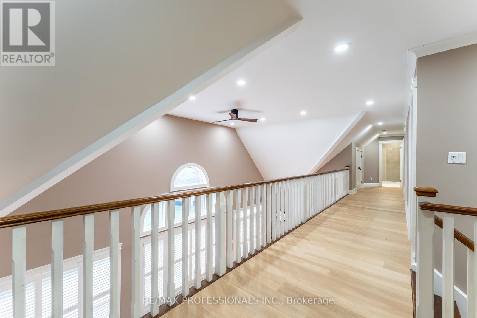 354 Country Club Crescent, Mississauga, Ontario  L5J 2P8 - Photo 40 - W12477092