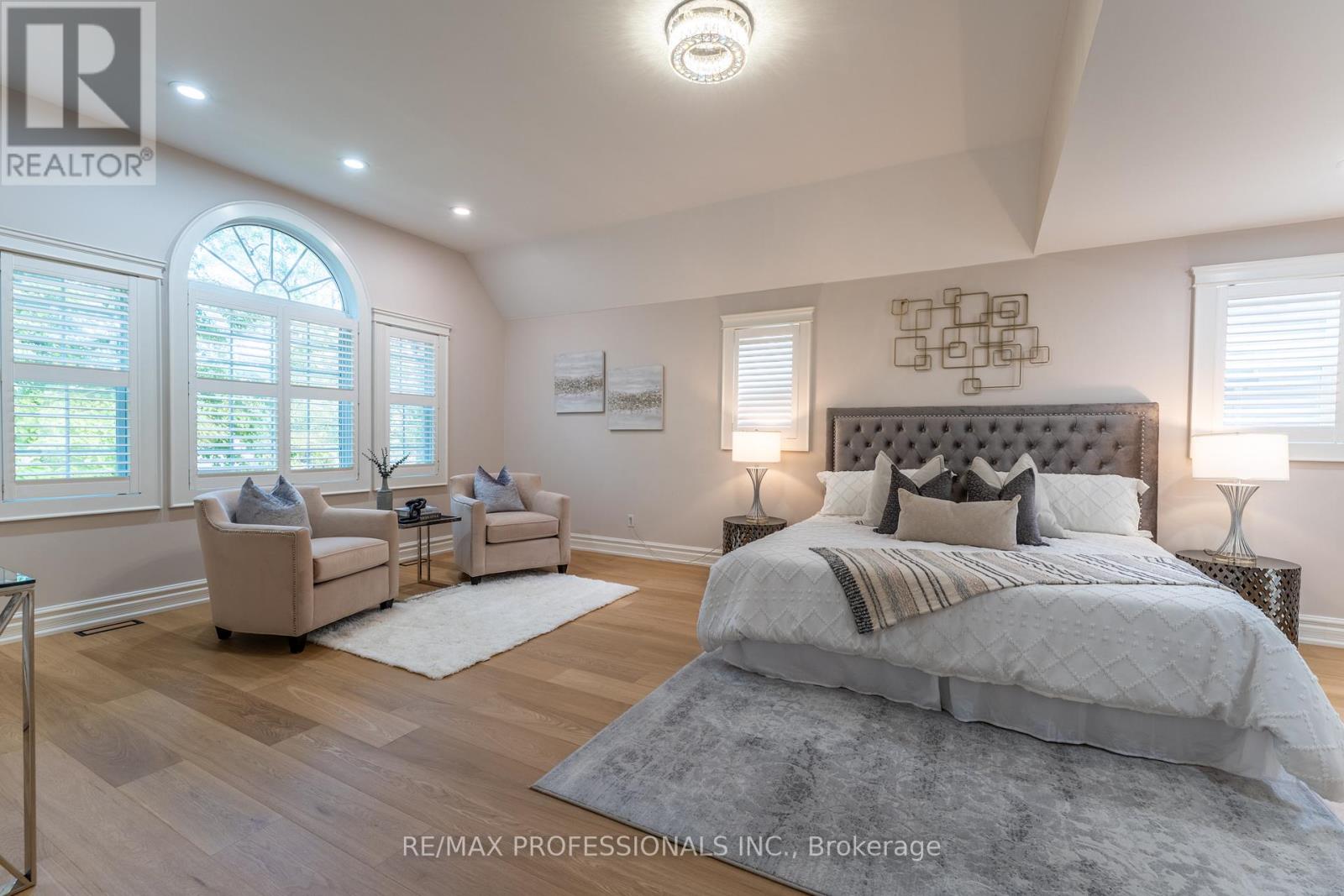354 Country Club Crescent, Mississauga, Ontario  L5J 2P8 - Photo 43 - W12477092