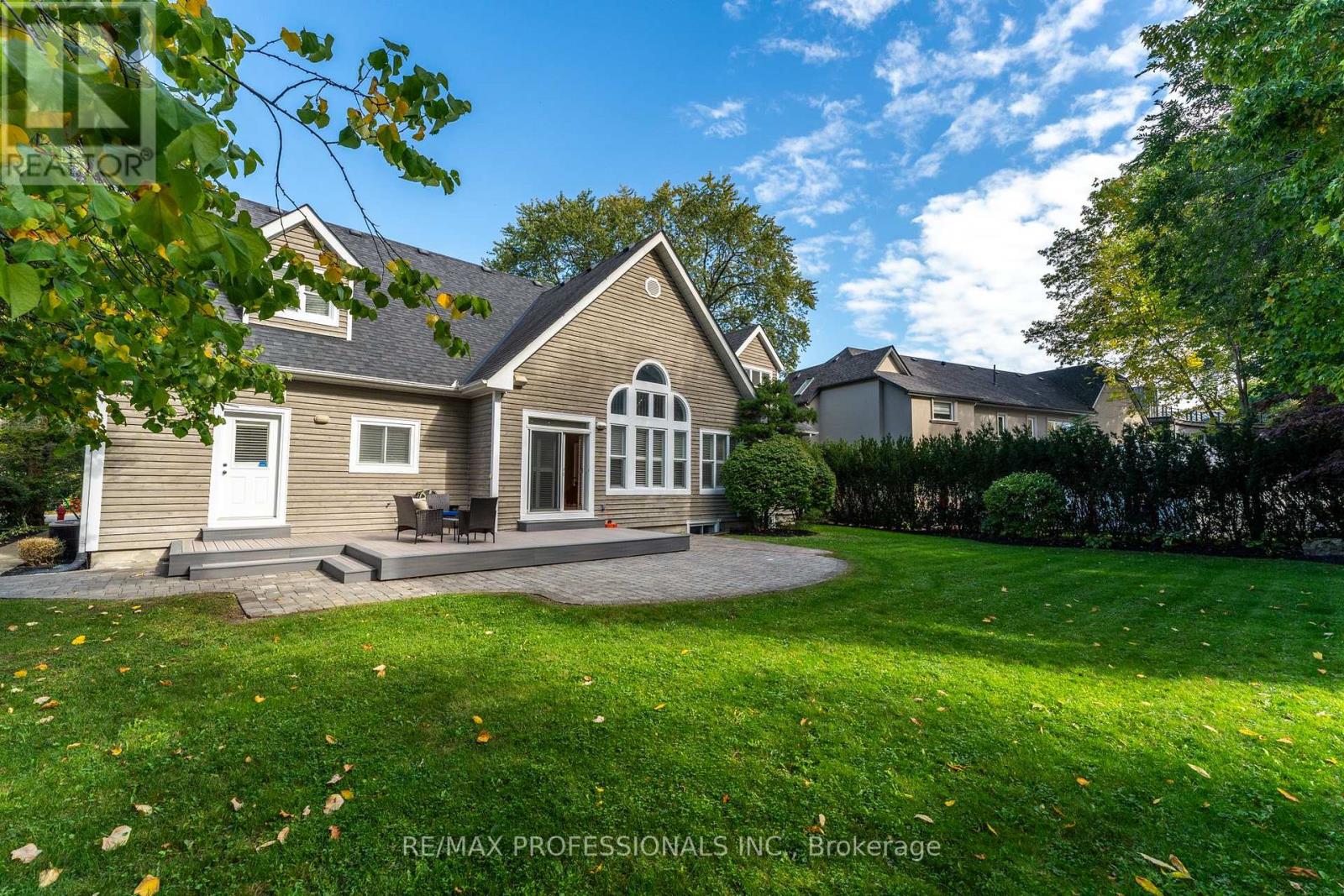 354 Country Club Crescent, Mississauga, Ontario  L5J 2P8 - Photo 49 - W12477092