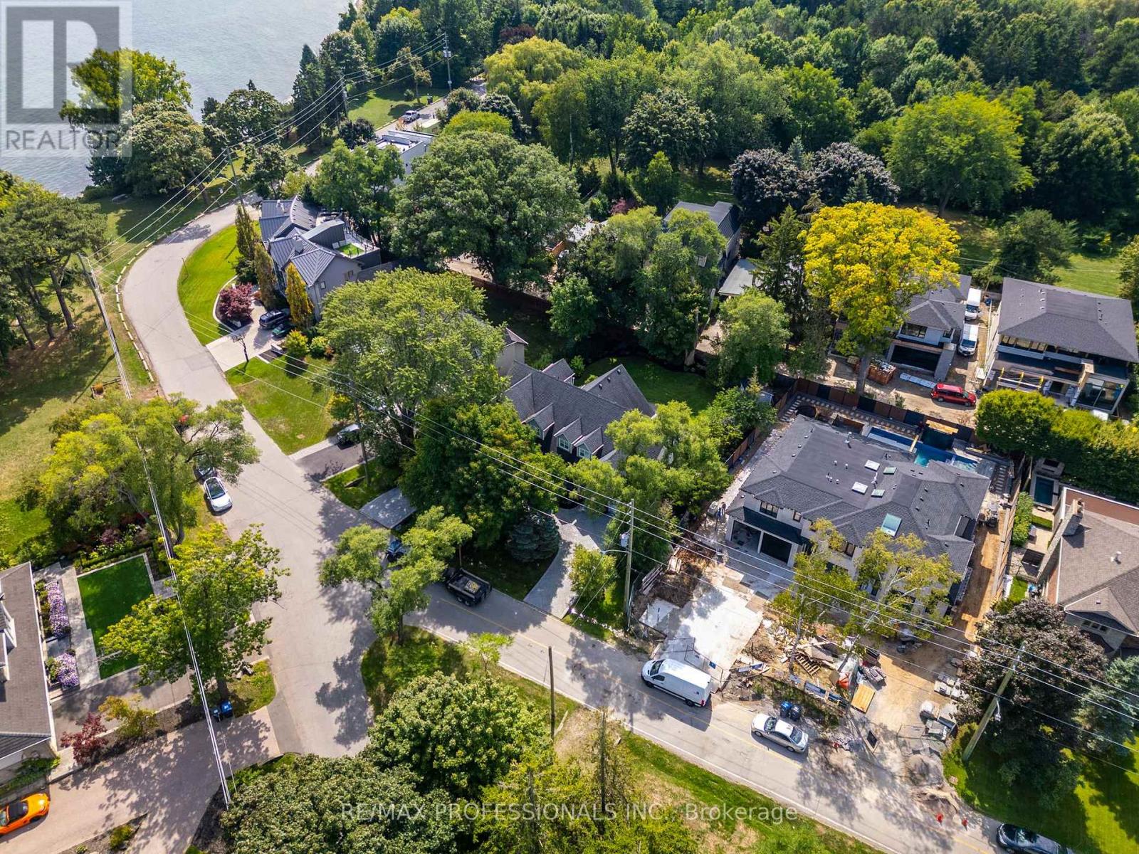 354 Country Club Crescent, Mississauga, Ontario  L5J 2P8 - Photo 7 - W12477092
