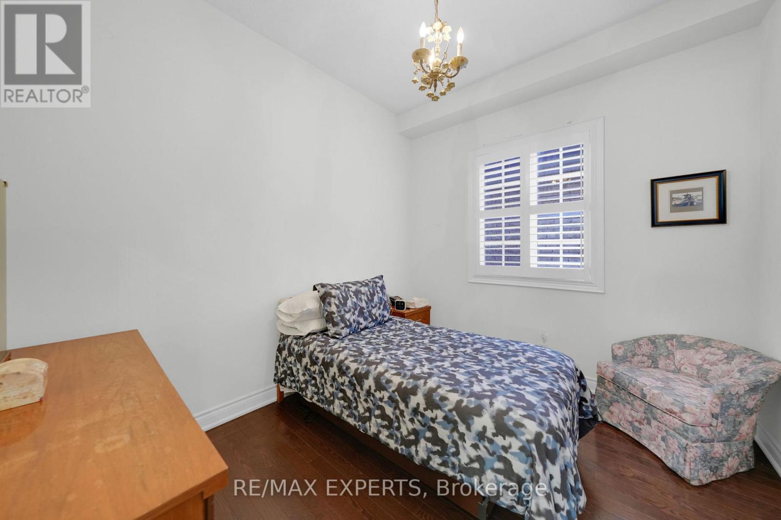 10 Falkland Road, Brampton, Ontario  L6P 4C3 - Photo 17 - W12477103