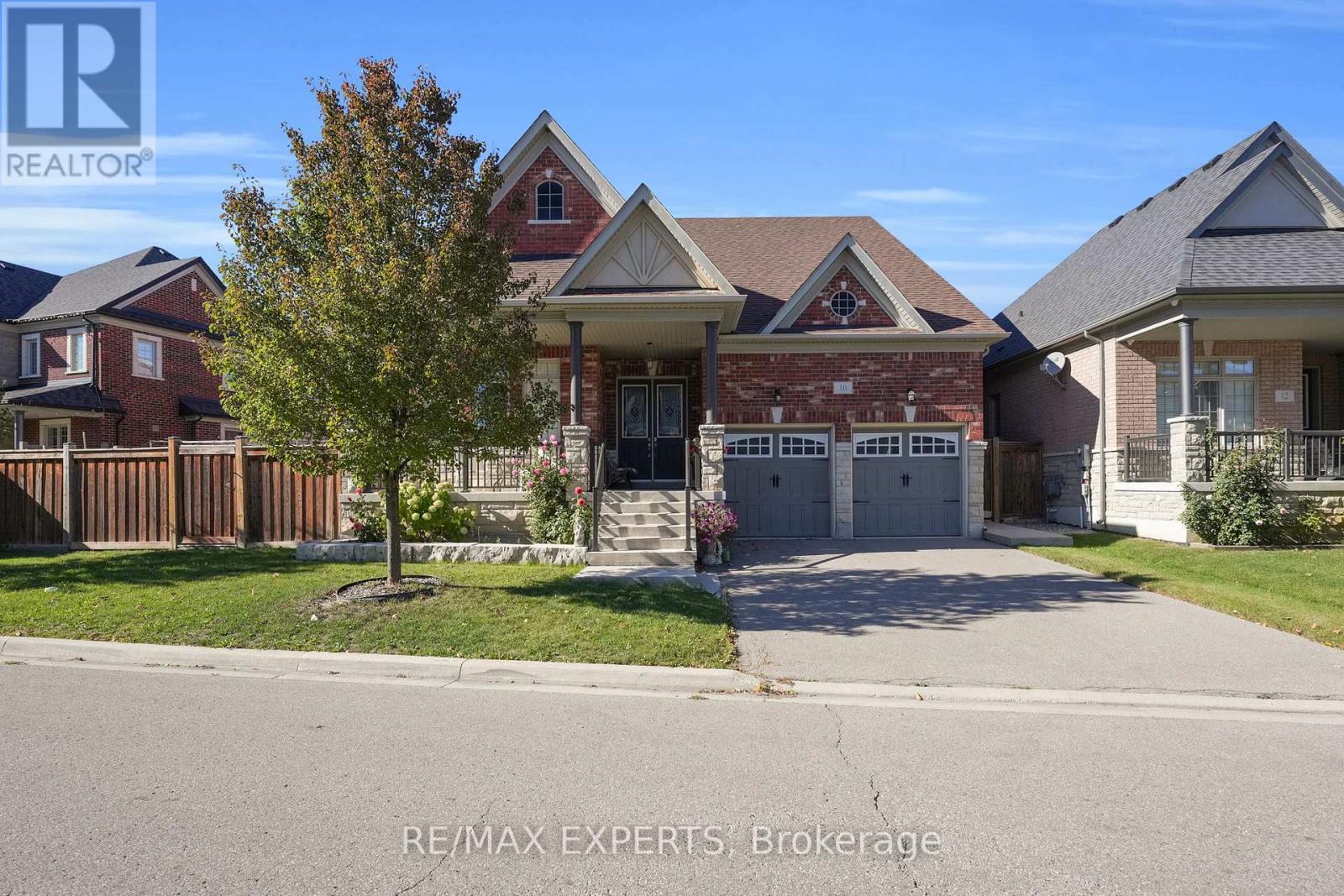10 Falkland Road, Brampton, Ontario  L6P 4C3 - Photo 2 - W12477103
