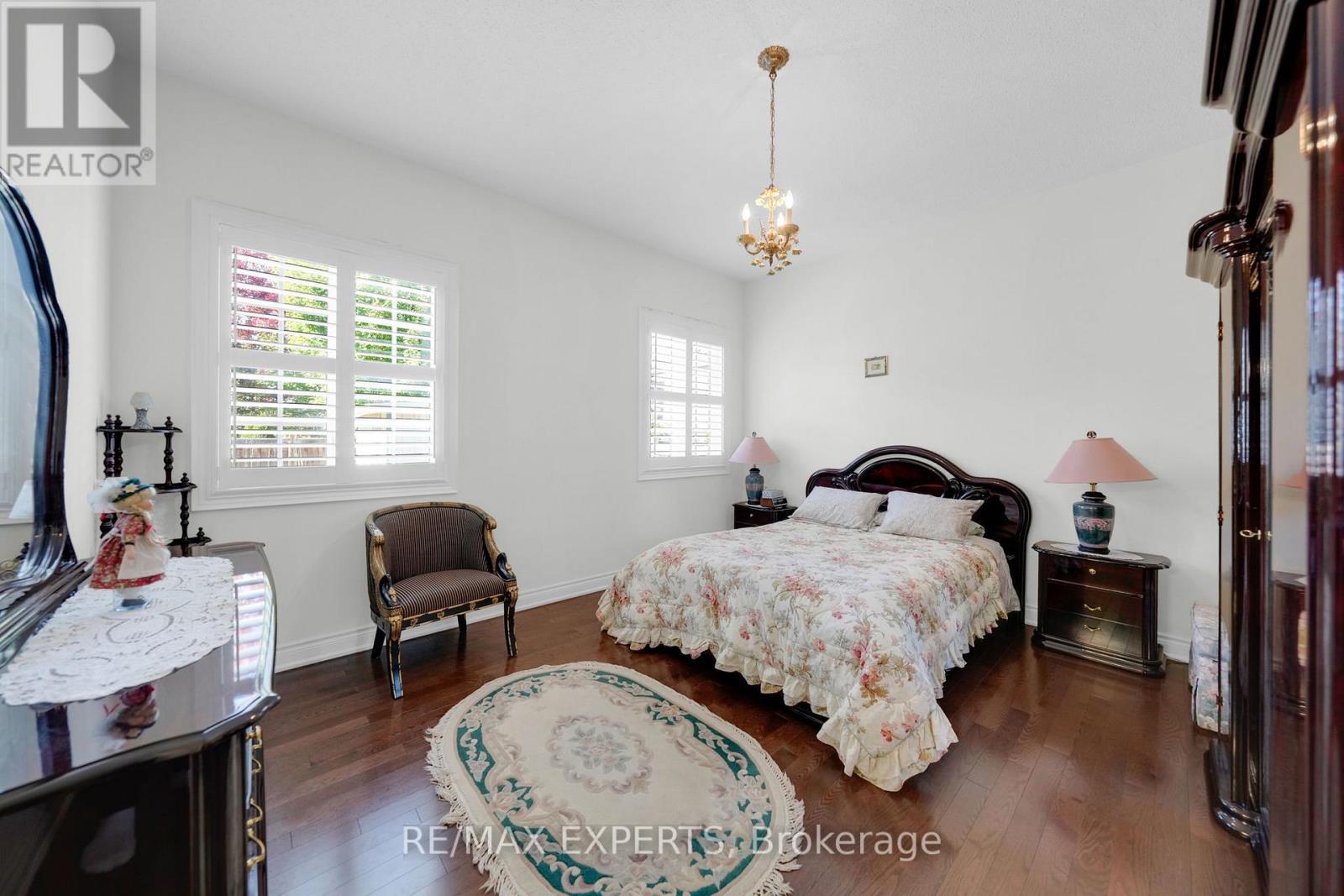 10 Falkland Road, Brampton, Ontario  L6P 4C3 - Photo 20 - W12477103