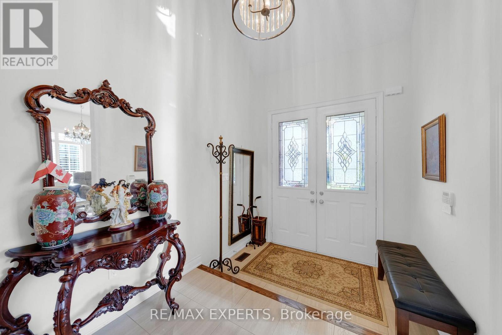 10 Falkland Road, Brampton, Ontario  L6P 4C3 - Photo 3 - W12477103