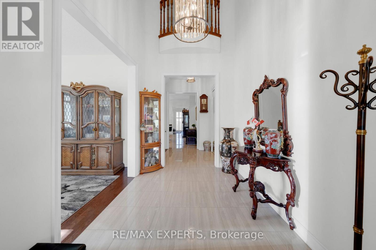 10 Falkland Road, Brampton, Ontario  L6P 4C3 - Photo 4 - W12477103