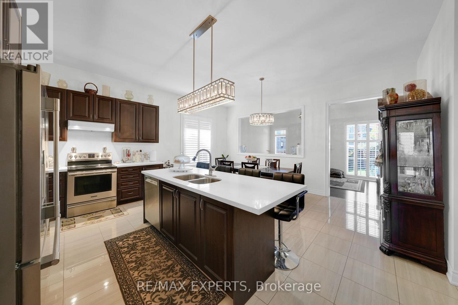 10 Falkland Road, Brampton, Ontario  L6P 4C3 - Photo 9 - W12477103