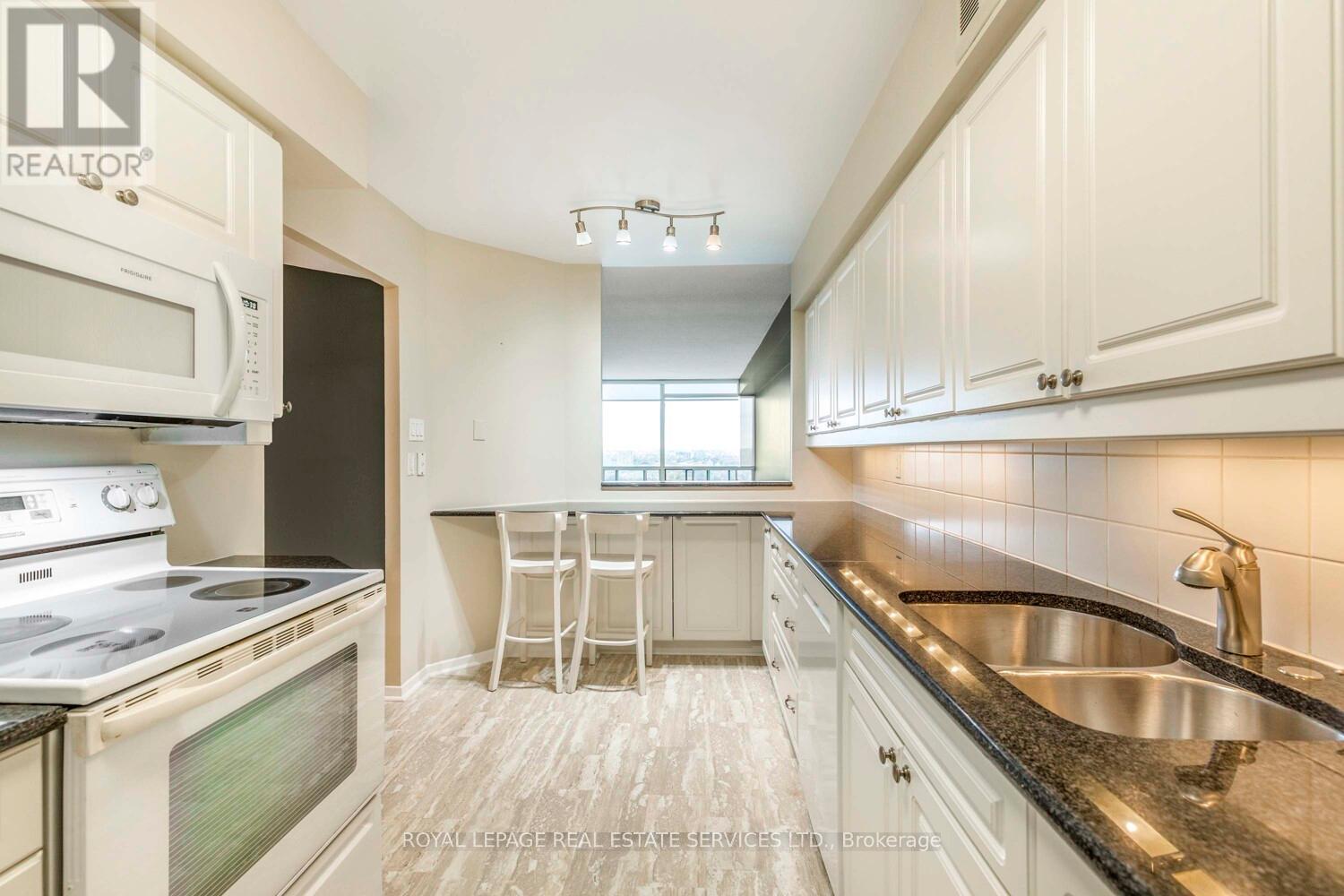 2805 - 1300 Islington Ave Crescent, Toronto, Ontario  M9A 5C4 - Photo 5 - W12477106