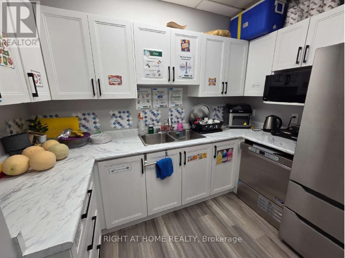 108/111 - 700 Dorval Drive, Oakville, Ontario  L6K 3V3 - Photo 21 - W12477109