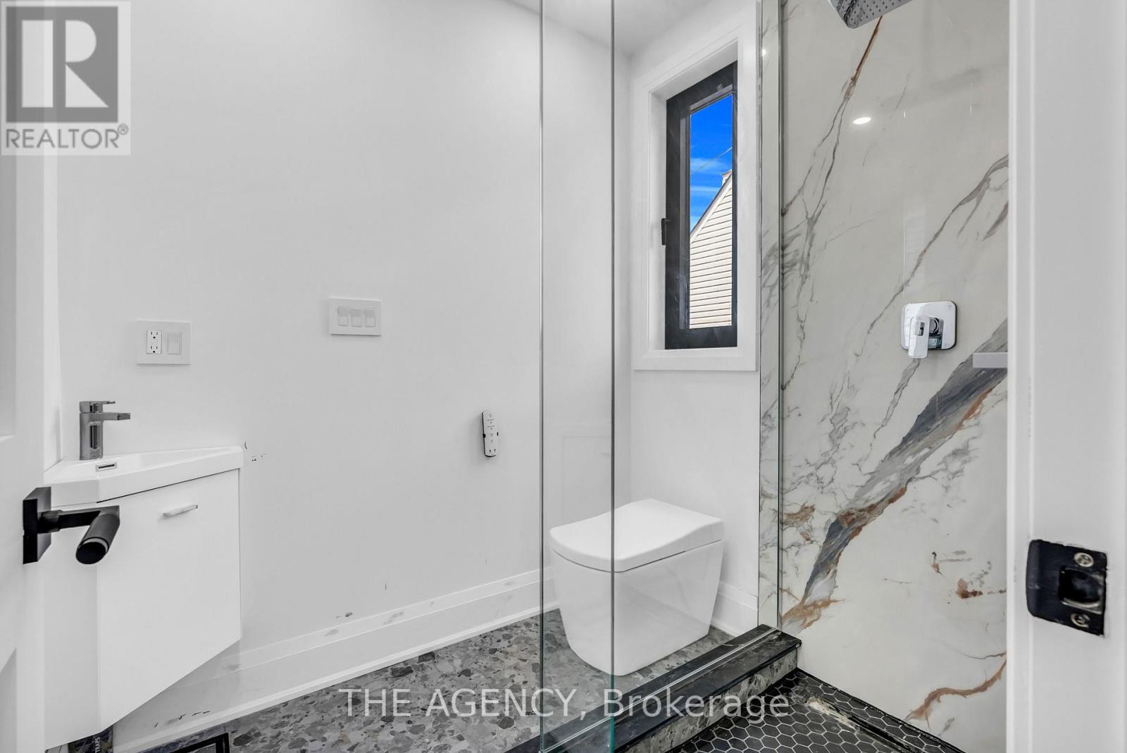 9 Earl Street, Mississauga, Ontario  L5M 1N6 - Photo 21 - W12477112