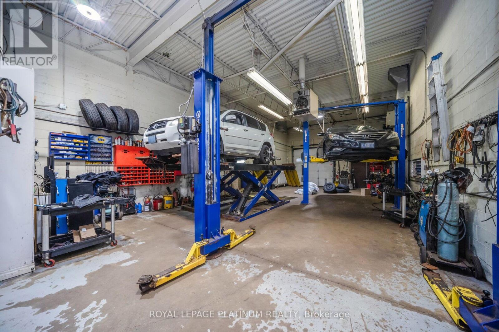 Unit 10 - 85 Rosedale Avenue W, Brampton, Ontario L6X 4H5 - Photo 1 - W12477122