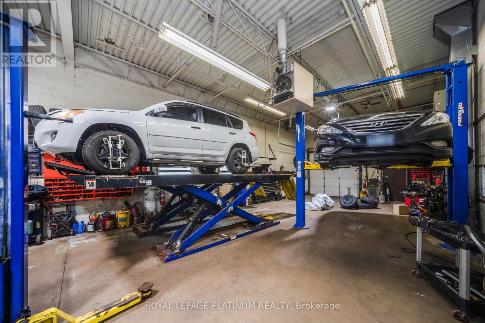 Unit 10 - 85 Rosedale Avenue W, Brampton, Ontario L6X 4H5 - Photo 2 - W12477122