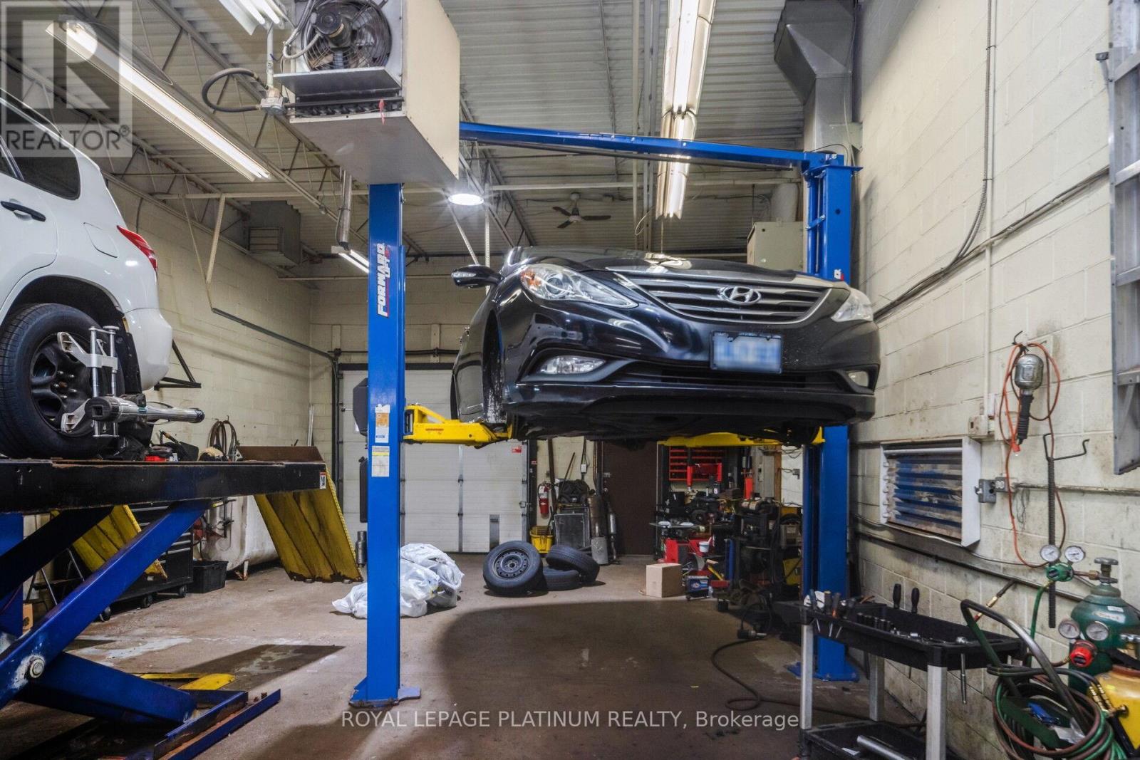 Unit 10 - 85 Rosedale Avenue W, Brampton, Ontario L6X 4H5 - Photo 3 - W12477122