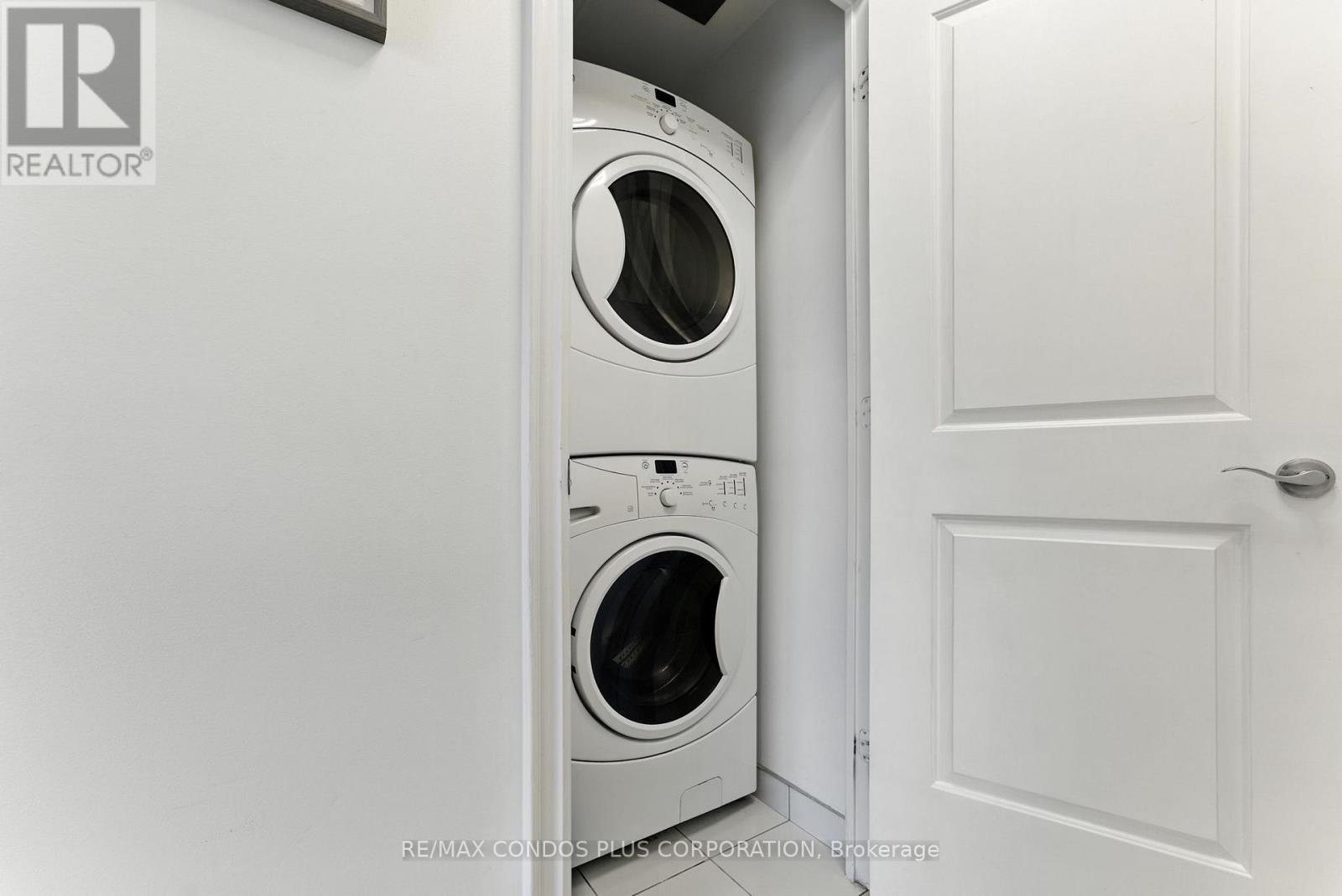 16 Brookers Lane S, Toronto, Ontario  M8V 0A5 - Photo 12 - W12477124