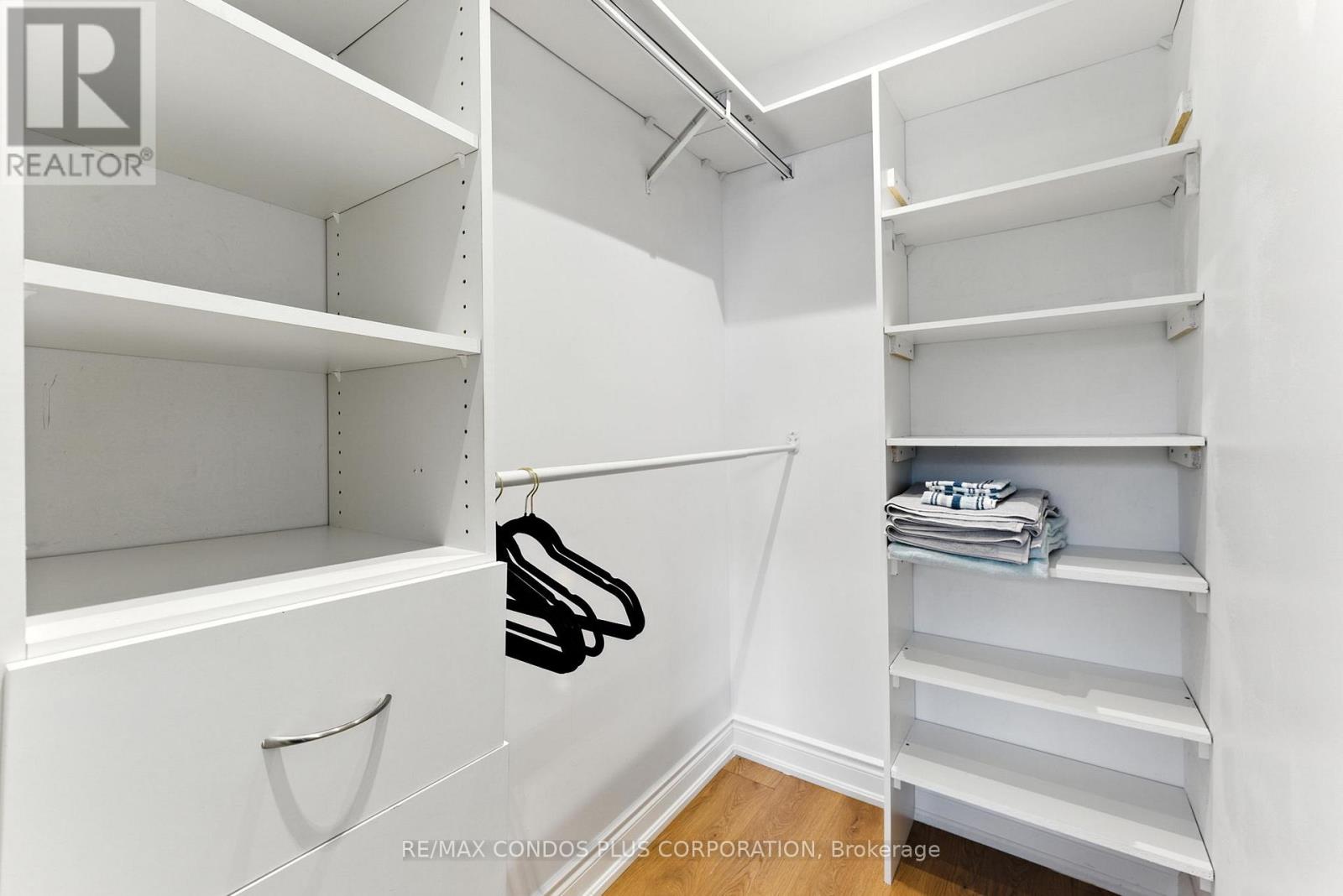 16 Brookers Lane S, Toronto, Ontario  M8V 0A5 - Photo 6 - W12477124