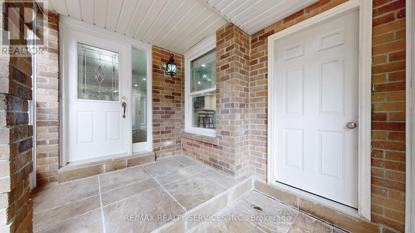 5231 Astwell Avenue, Mississauga, Ontario  L5R 3H8 - Photo 4 - W12477125