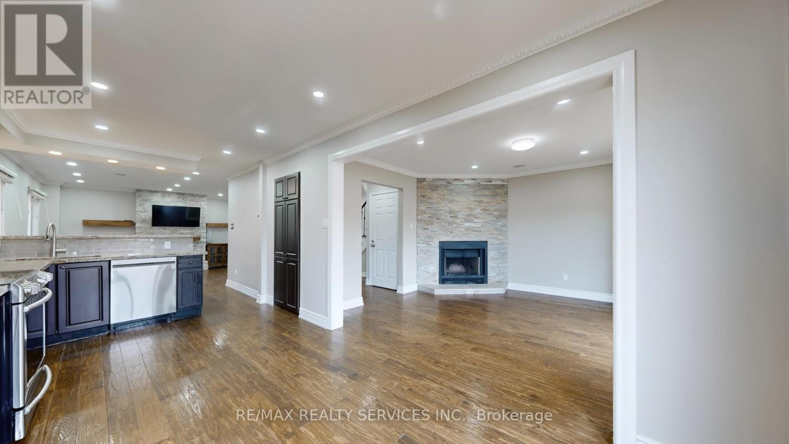 5231 Astwell Avenue, Mississauga, Ontario  L5R 3H8 - Photo 9 - W12477125
