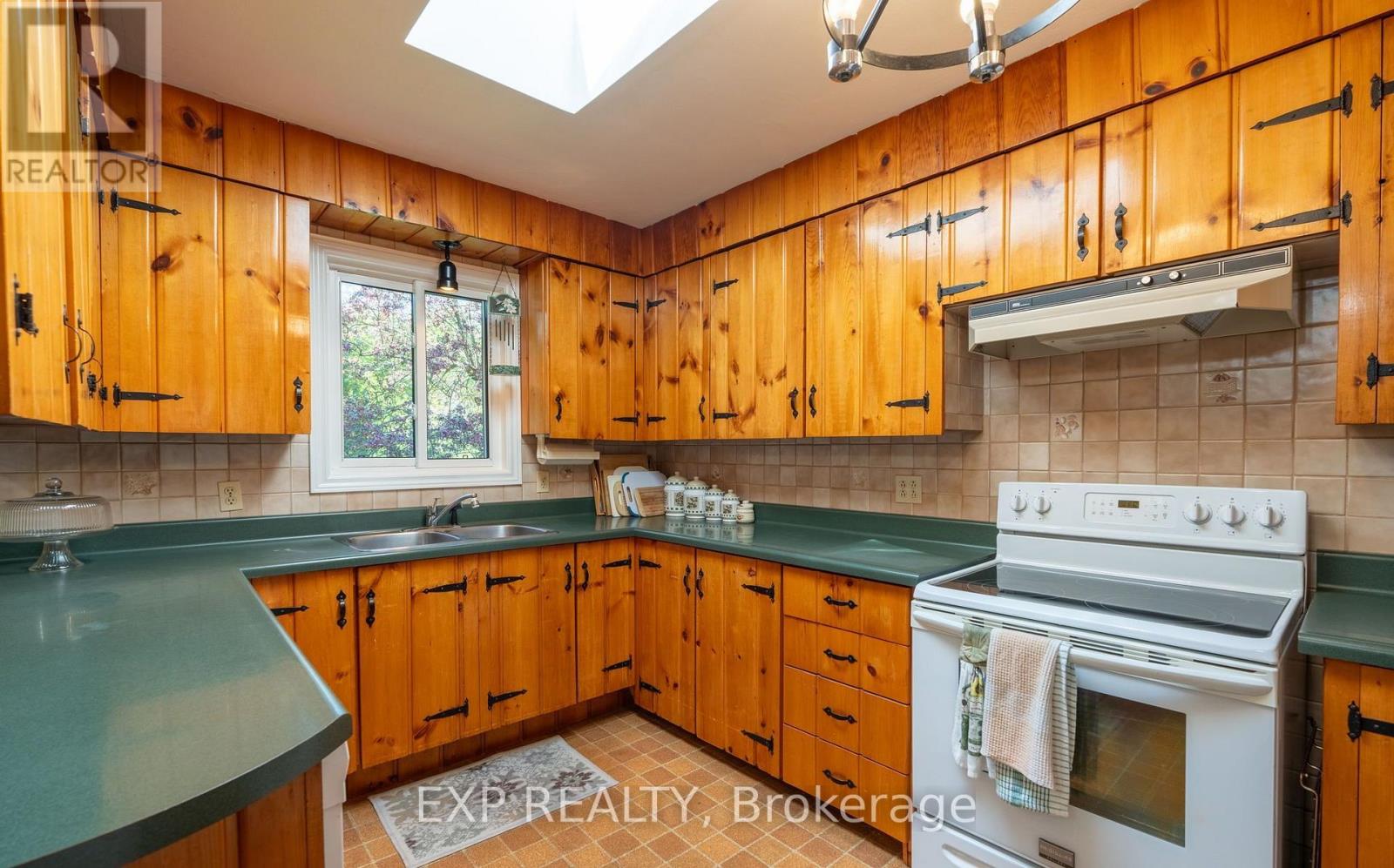 1215 Derry Road, Milton, Ontario  L0P 1B0 - Photo 11 - W12477128