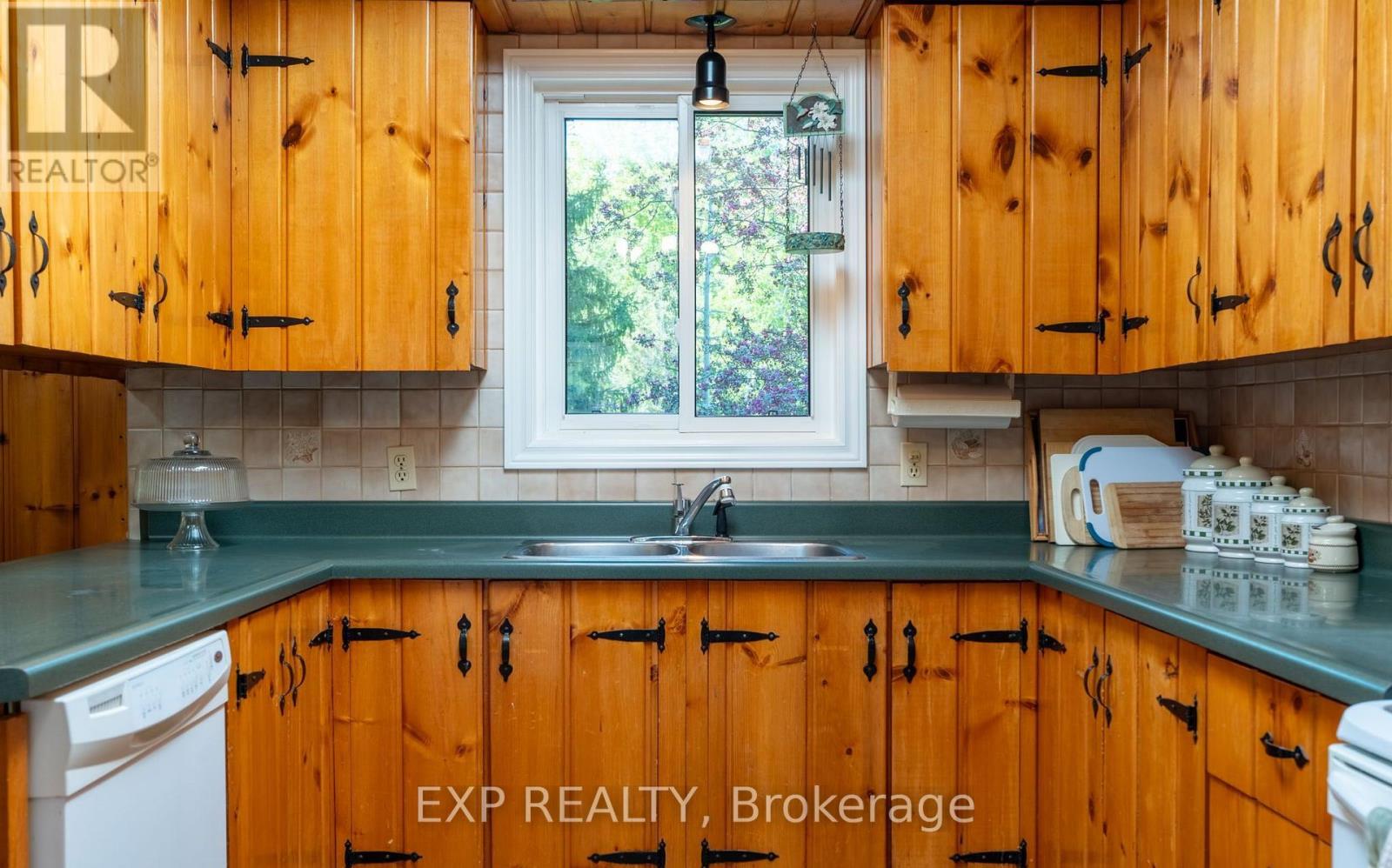 1215 Derry Road, Milton, Ontario  L0P 1B0 - Photo 14 - W12477128