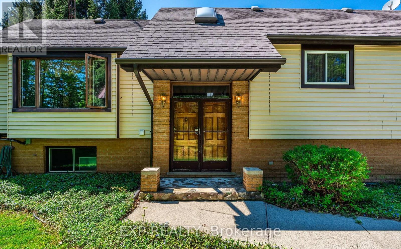 1215 Derry Road, Milton, Ontario  L0P 1B0 - Photo 3 - W12477128
