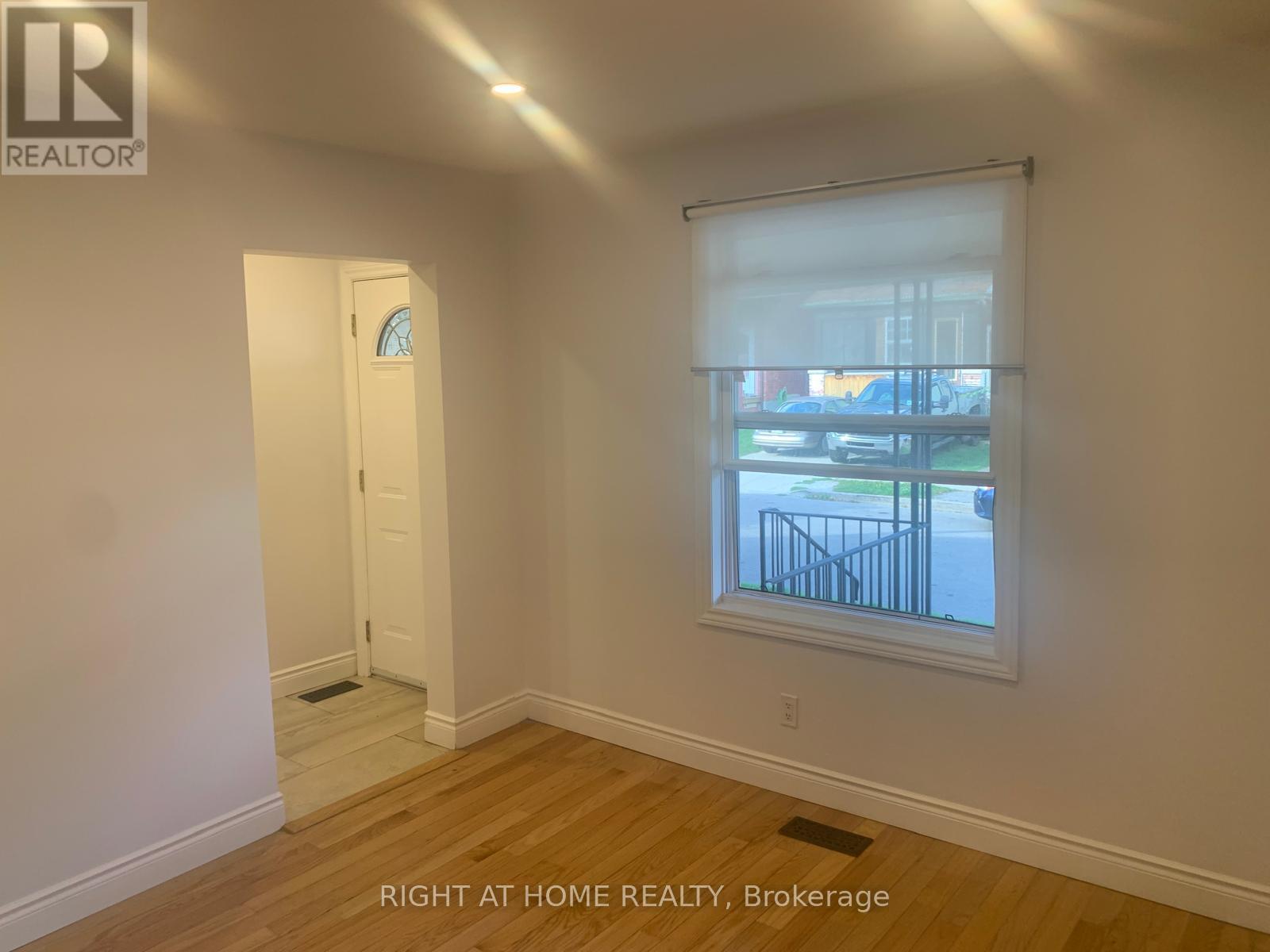 38 Beechwood Avenue, Hamilton, Ontario  L8L 2S4 - Photo 10 - X12475020
