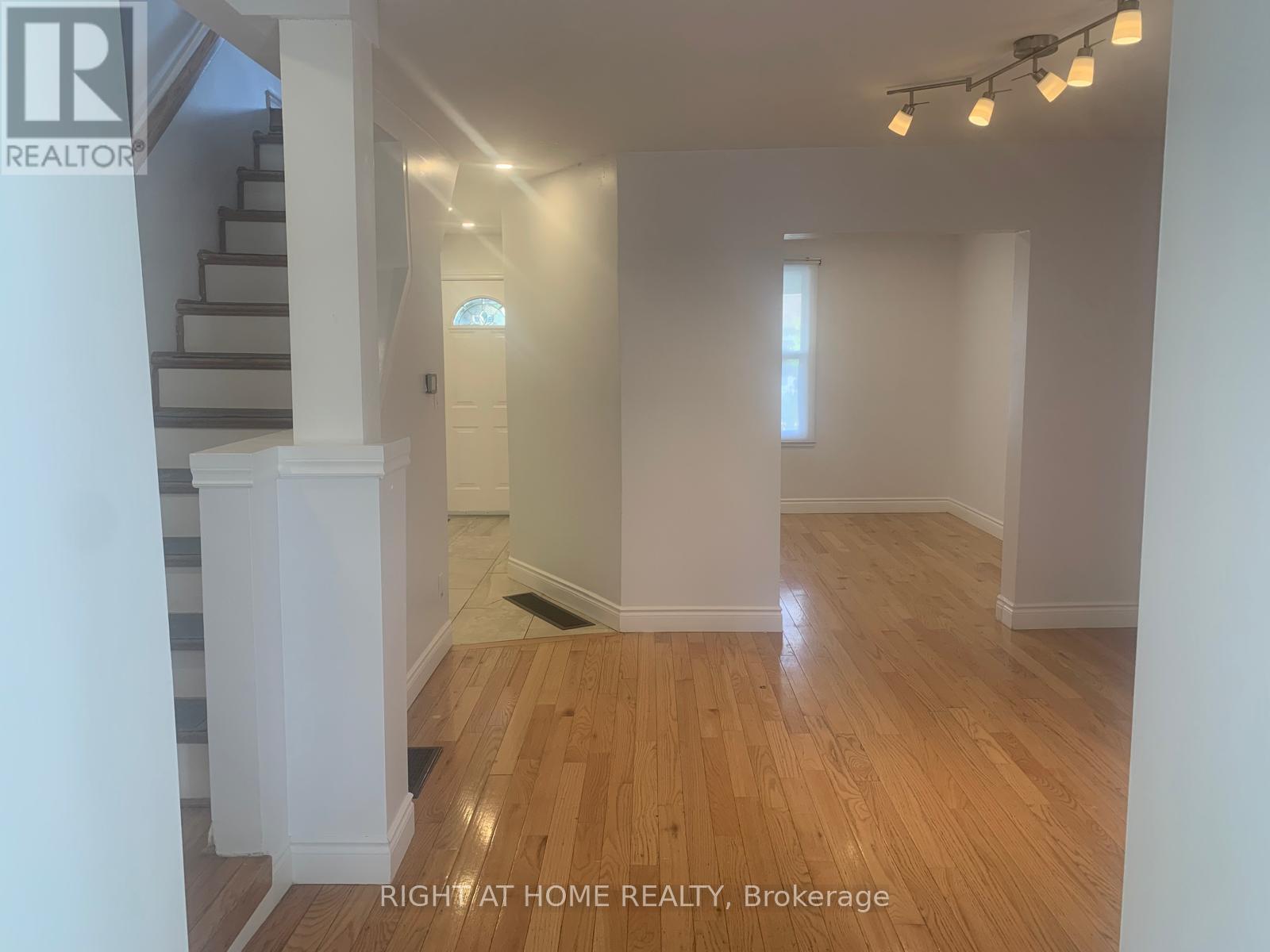 38 Beechwood Avenue, Hamilton, Ontario  L8L 2S4 - Photo 2 - X12475020