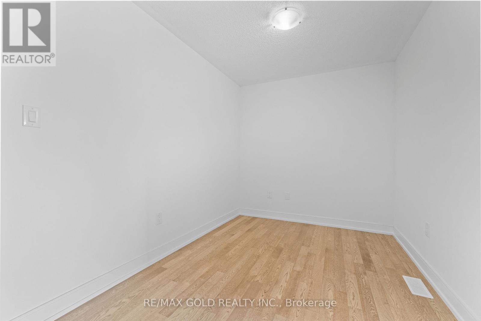 31 Stanley Leitch Drive, Erin, Ontario  N0B 1T0 - Photo 38 - X12476814