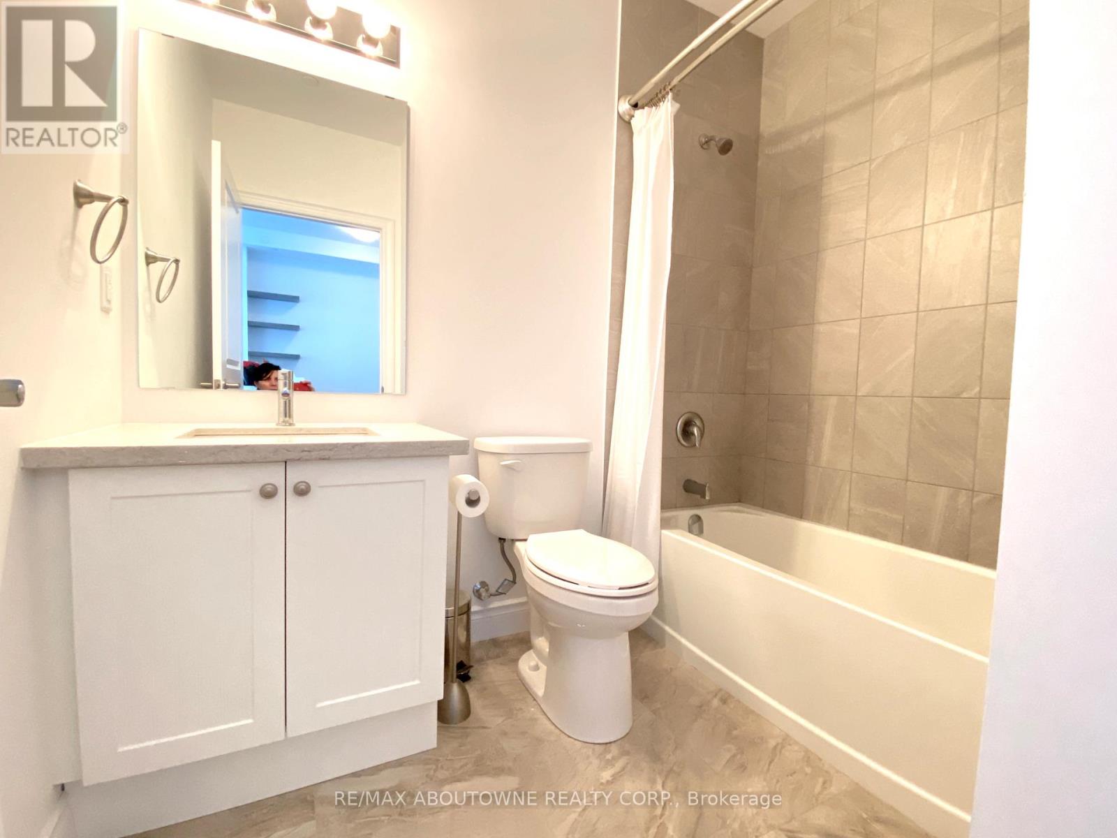 606 - 125 Shoreview Place, Hamilton, Ontario  L8E 0K3 - Photo 15 - X12477074