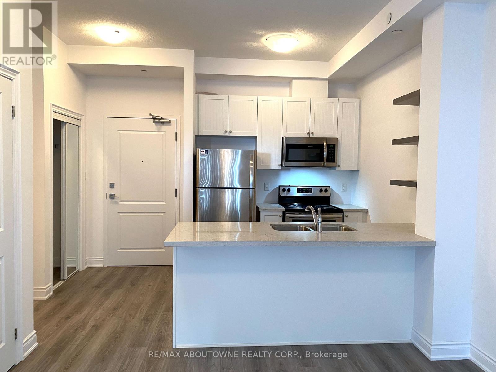 606 - 125 Shoreview Place, Hamilton, Ontario  L8E 0K3 - Photo 4 - X12477074