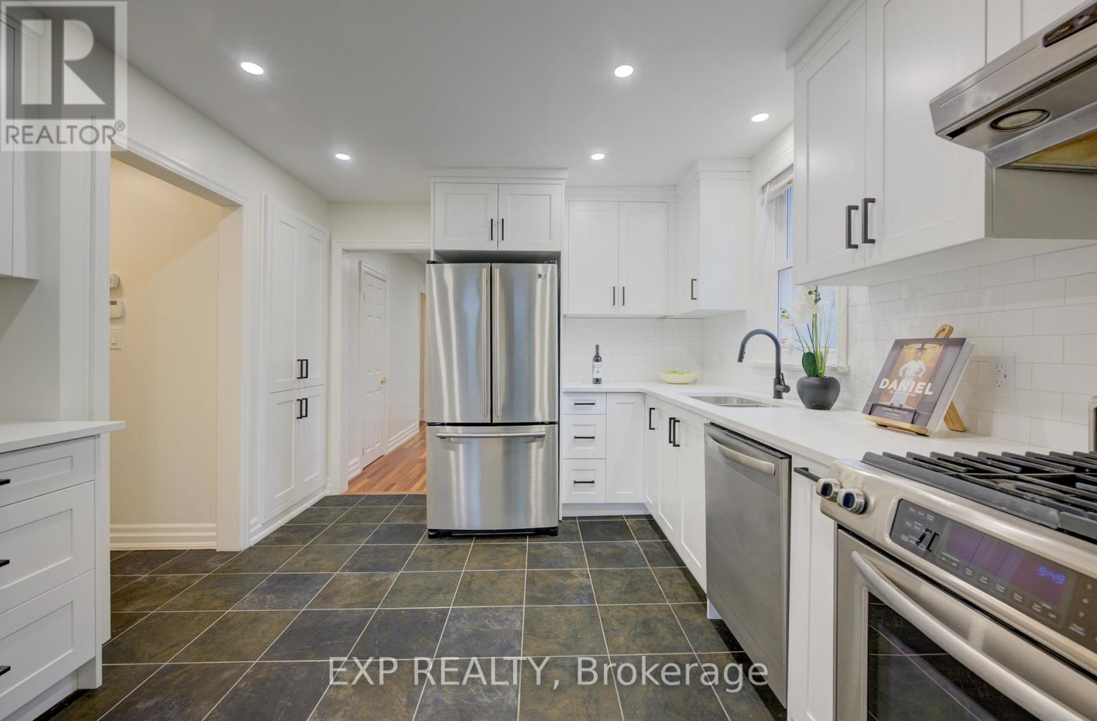 27 Dudhope Avenue, Cambridge, Ontario  N1R 4T2 - Photo 12 - X12477114