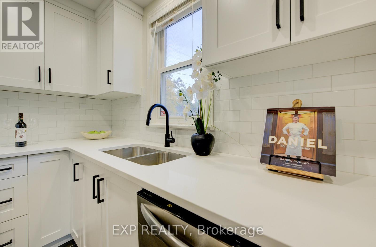 27 Dudhope Avenue, Cambridge, Ontario  N1R 4T2 - Photo 13 - X12477114