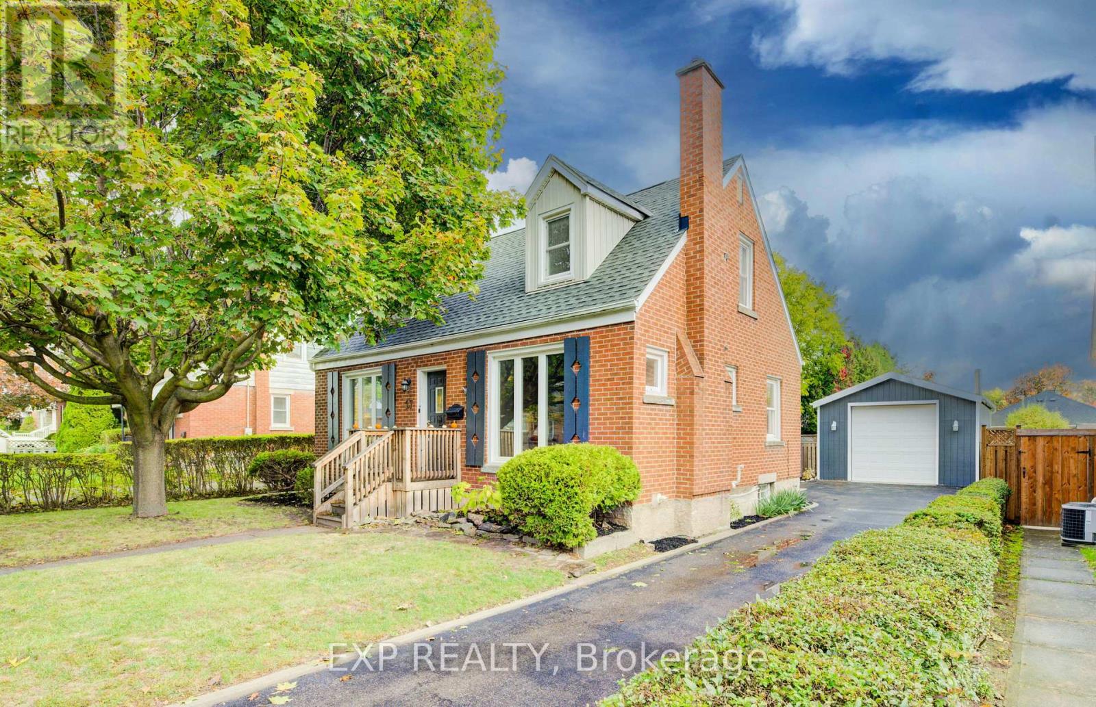 27 Dudhope Avenue, Cambridge, Ontario  N1R 4T2 - Photo 2 - X12477114