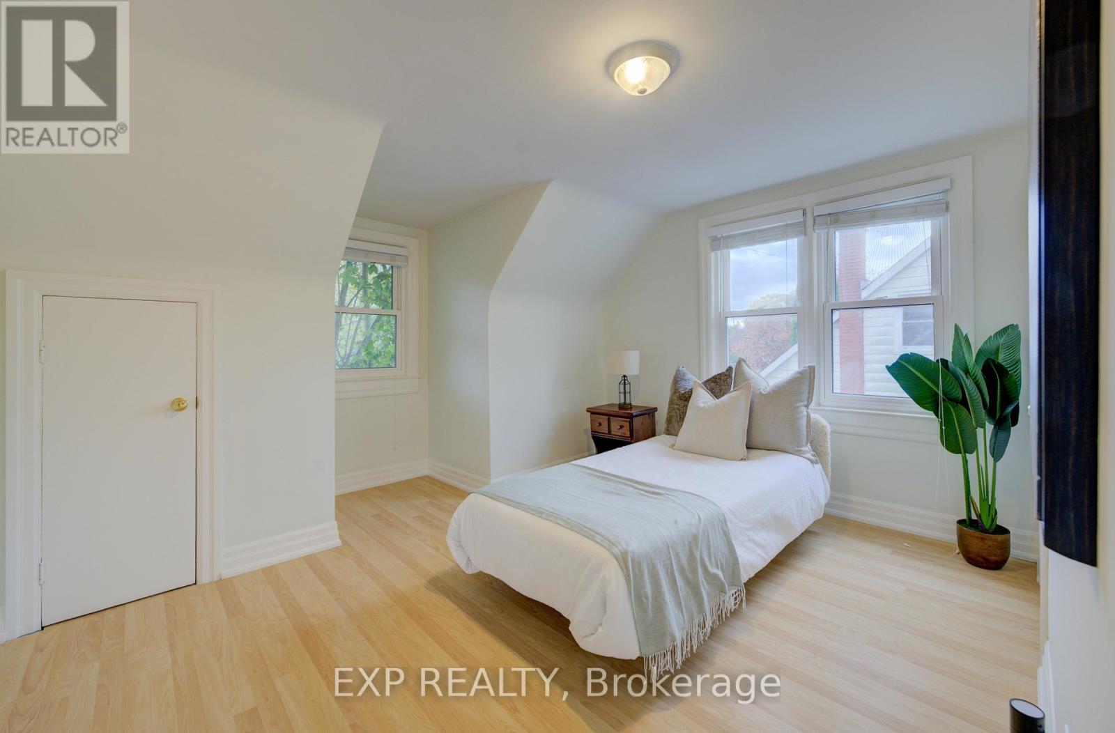 27 Dudhope Avenue, Cambridge, Ontario  N1R 4T2 - Photo 25 - X12477114