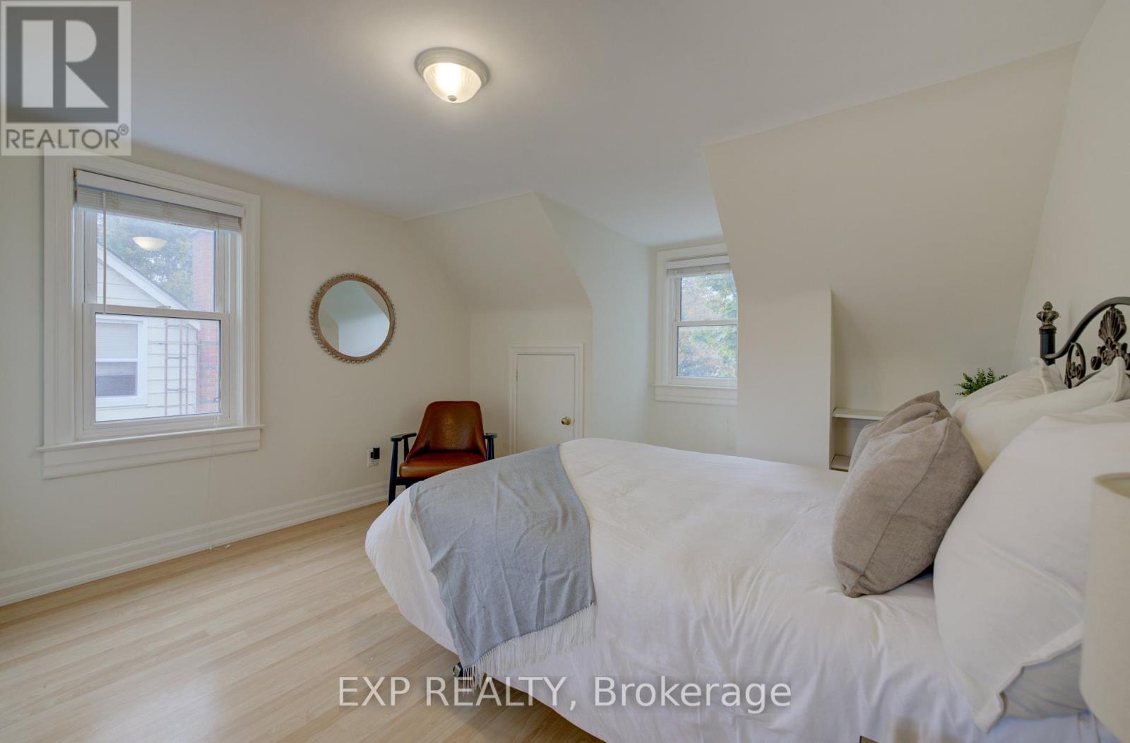 27 Dudhope Avenue, Cambridge, Ontario  N1R 4T2 - Photo 30 - X12477114