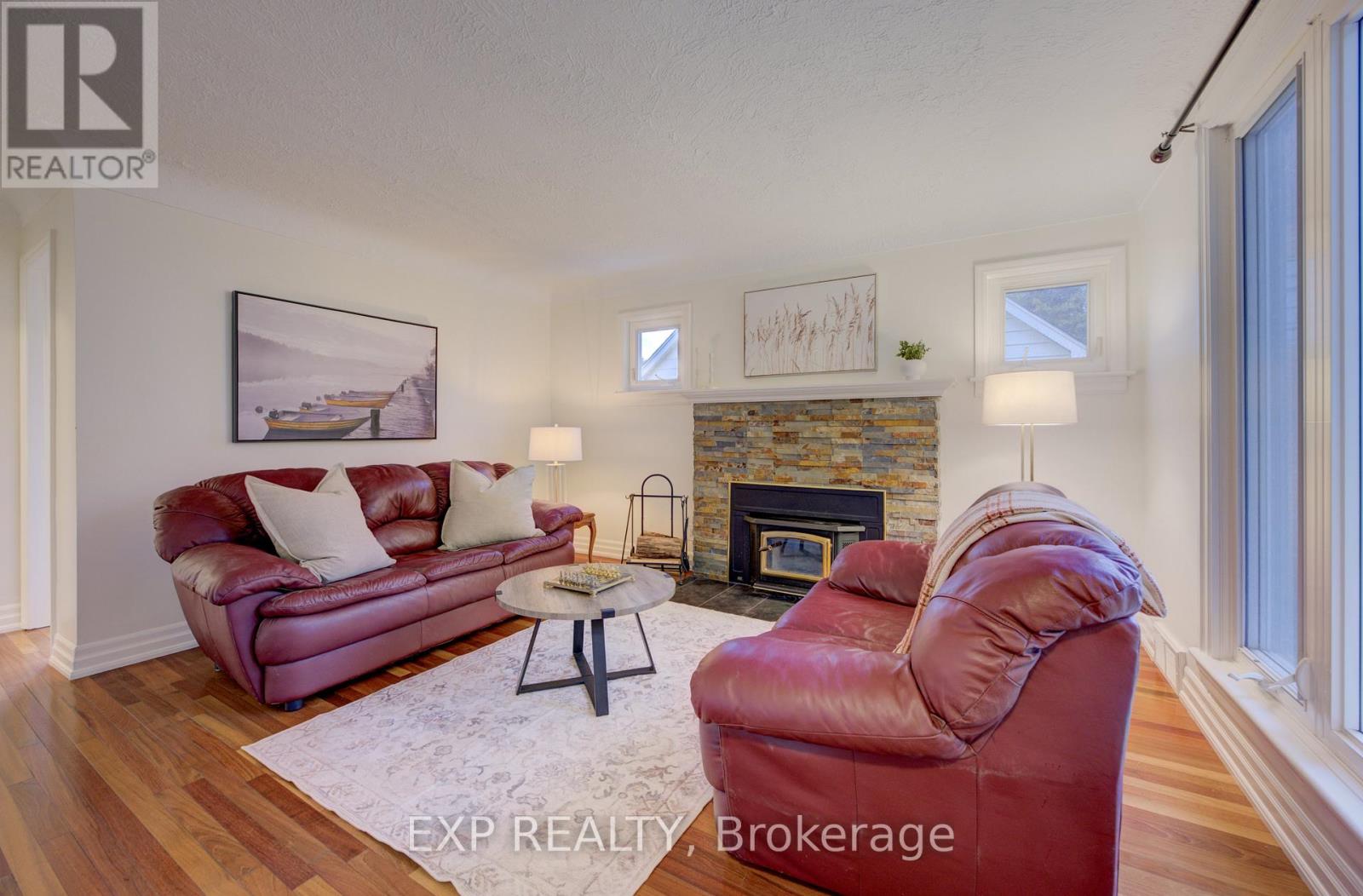 27 Dudhope Avenue, Cambridge, Ontario  N1R 4T2 - Photo 4 - X12477114
