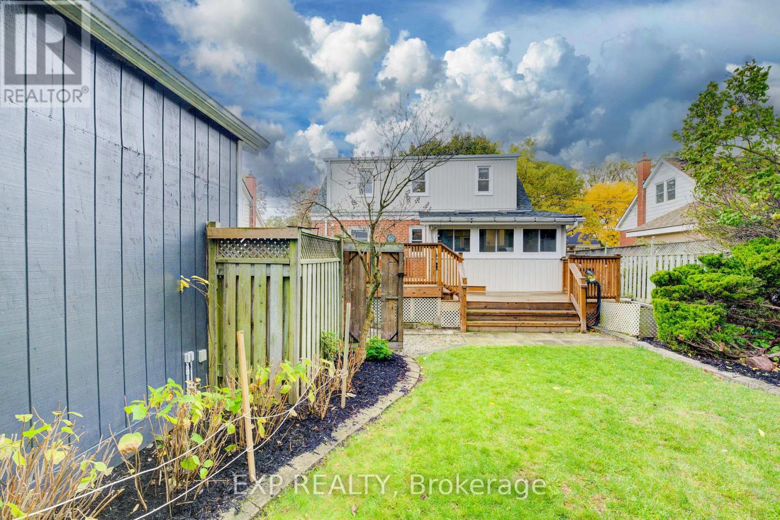 27 Dudhope Avenue, Cambridge, Ontario  N1R 4T2 - Photo 41 - X12477114