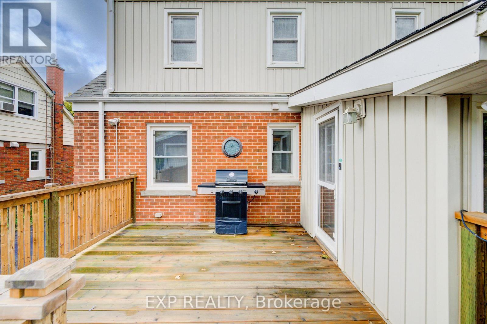 27 Dudhope Avenue, Cambridge, Ontario  N1R 4T2 - Photo 44 - X12477114