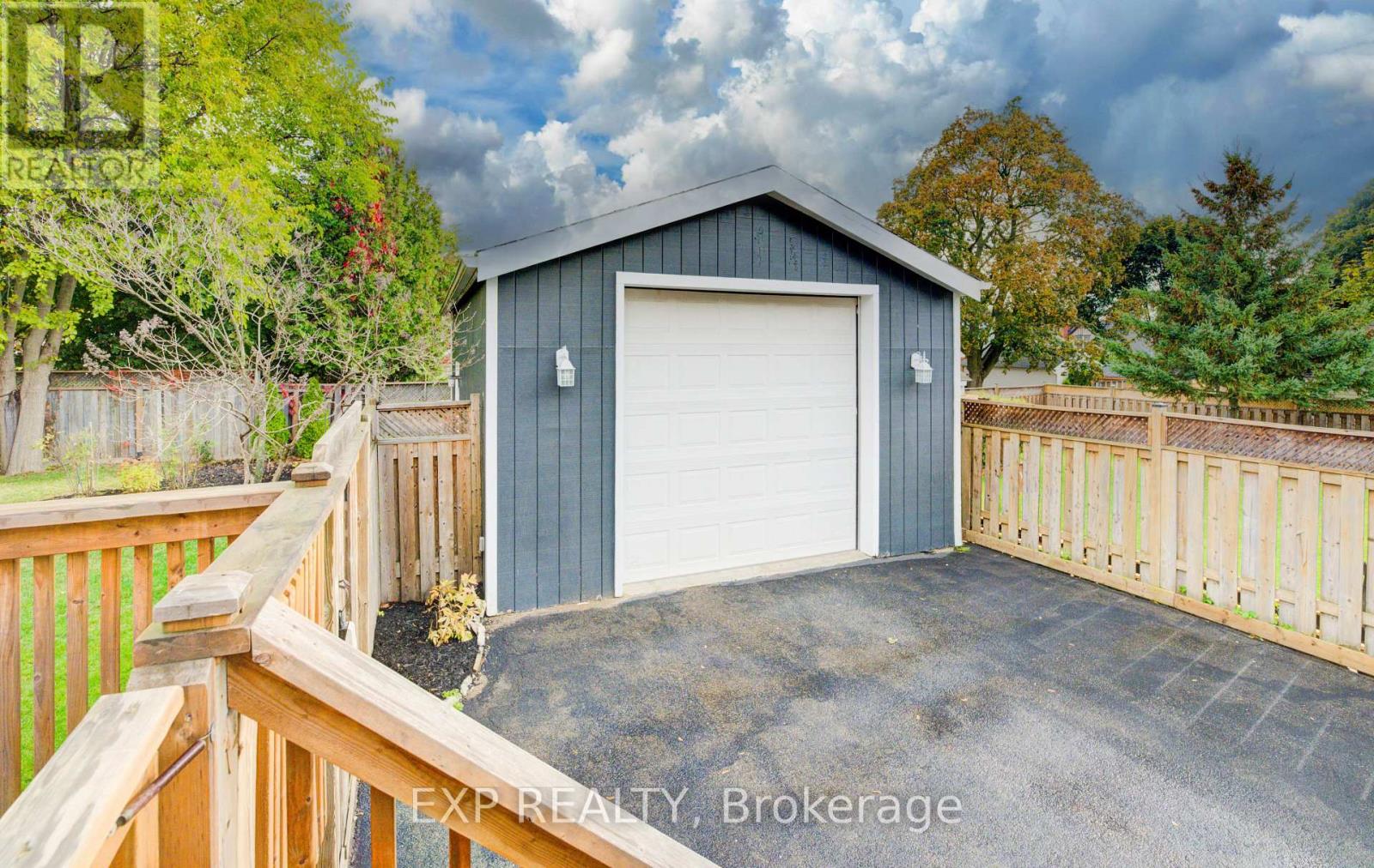 27 Dudhope Avenue, Cambridge, Ontario  N1R 4T2 - Photo 45 - X12477114