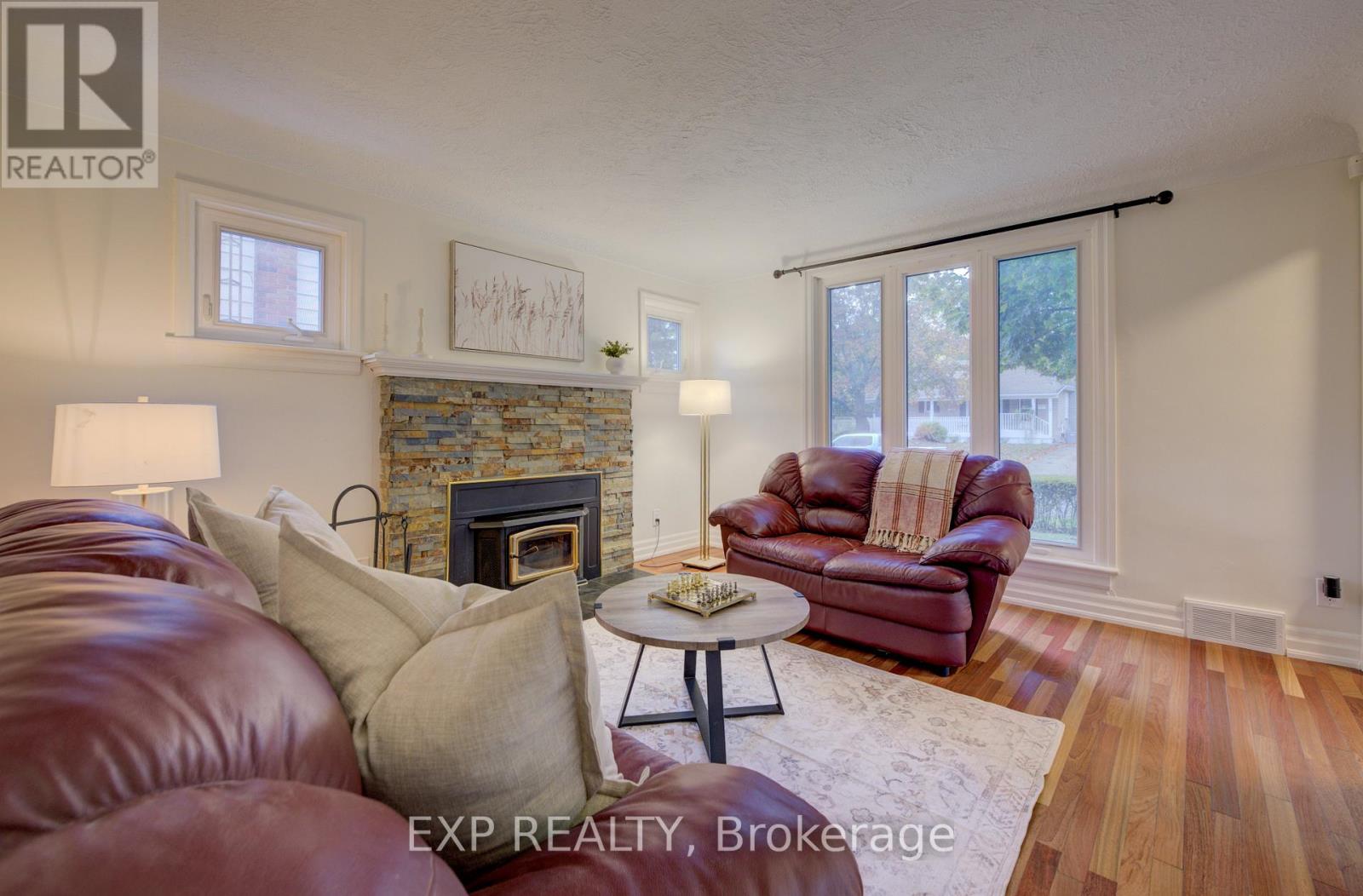 27 Dudhope Avenue, Cambridge, Ontario  N1R 4T2 - Photo 5 - X12477114