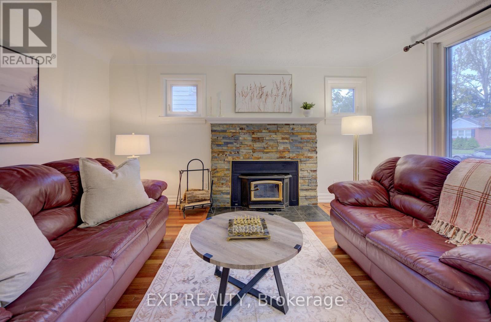 27 Dudhope Avenue, Cambridge, Ontario  N1R 4T2 - Photo 6 - X12477114
