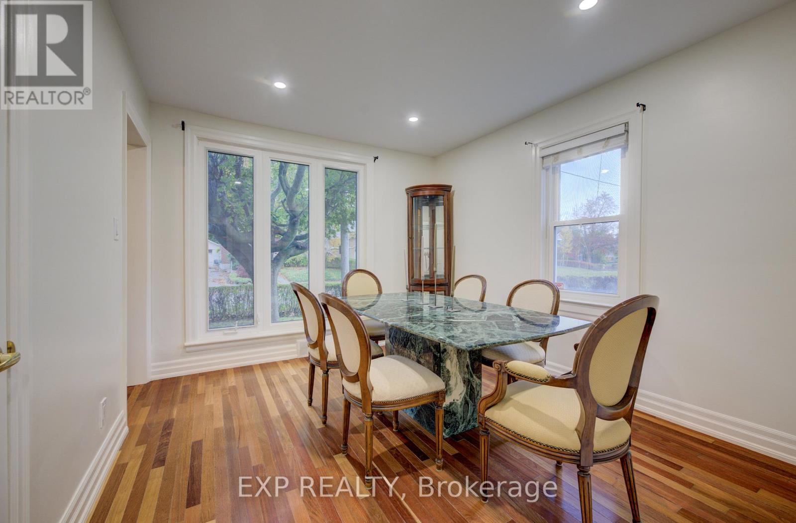 27 Dudhope Avenue, Cambridge, Ontario  N1R 4T2 - Photo 8 - X12477114