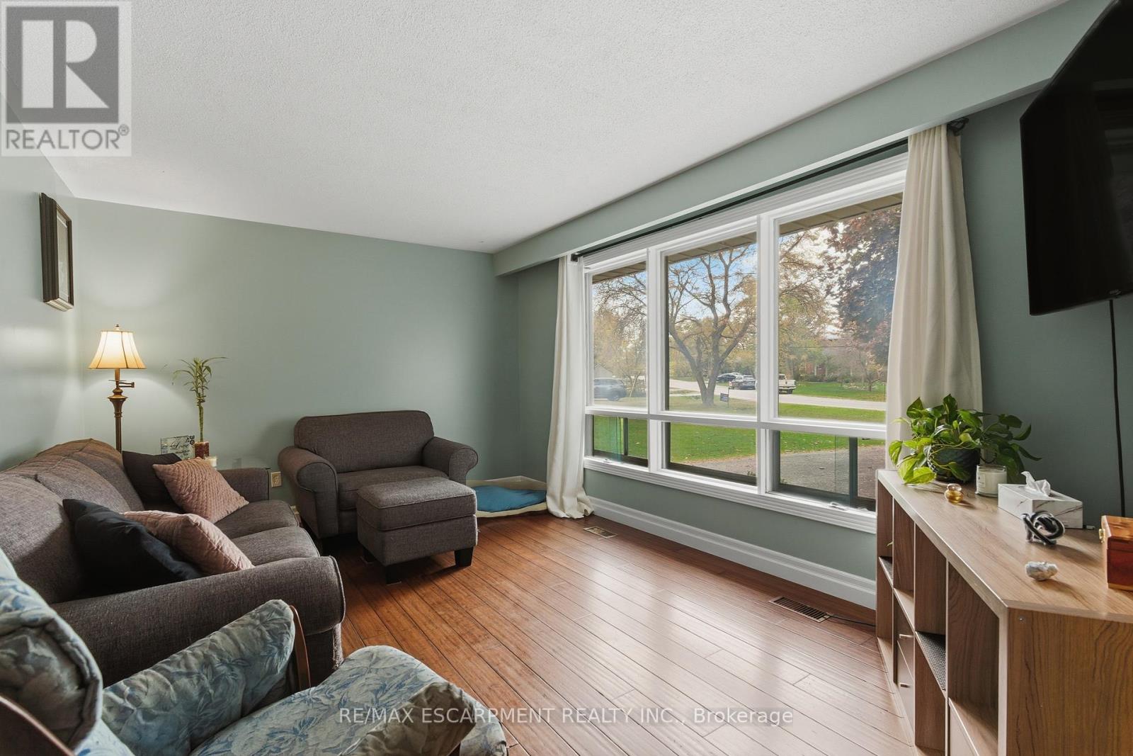 62 Oswego Park Road, Haldimand, Ontario  N1A 2W2 - Photo 12 - X12477118