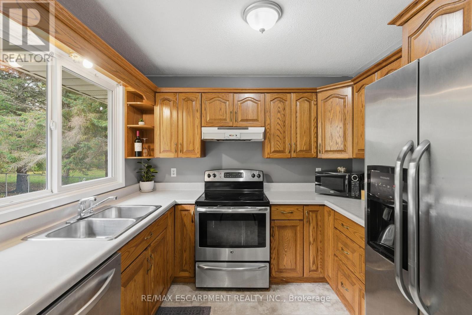 62 Oswego Park Road, Haldimand, Ontario  N1A 2W2 - Photo 17 - X12477118