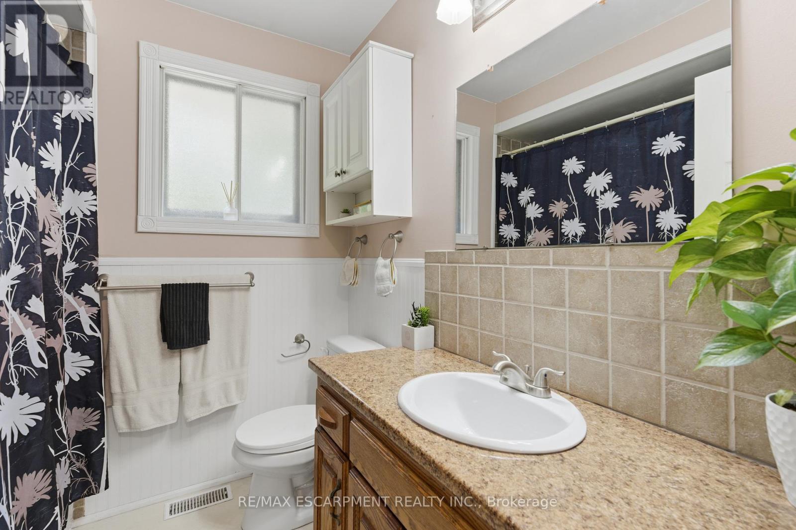 62 Oswego Park Road, Haldimand, Ontario  N1A 2W2 - Photo 19 - X12477118