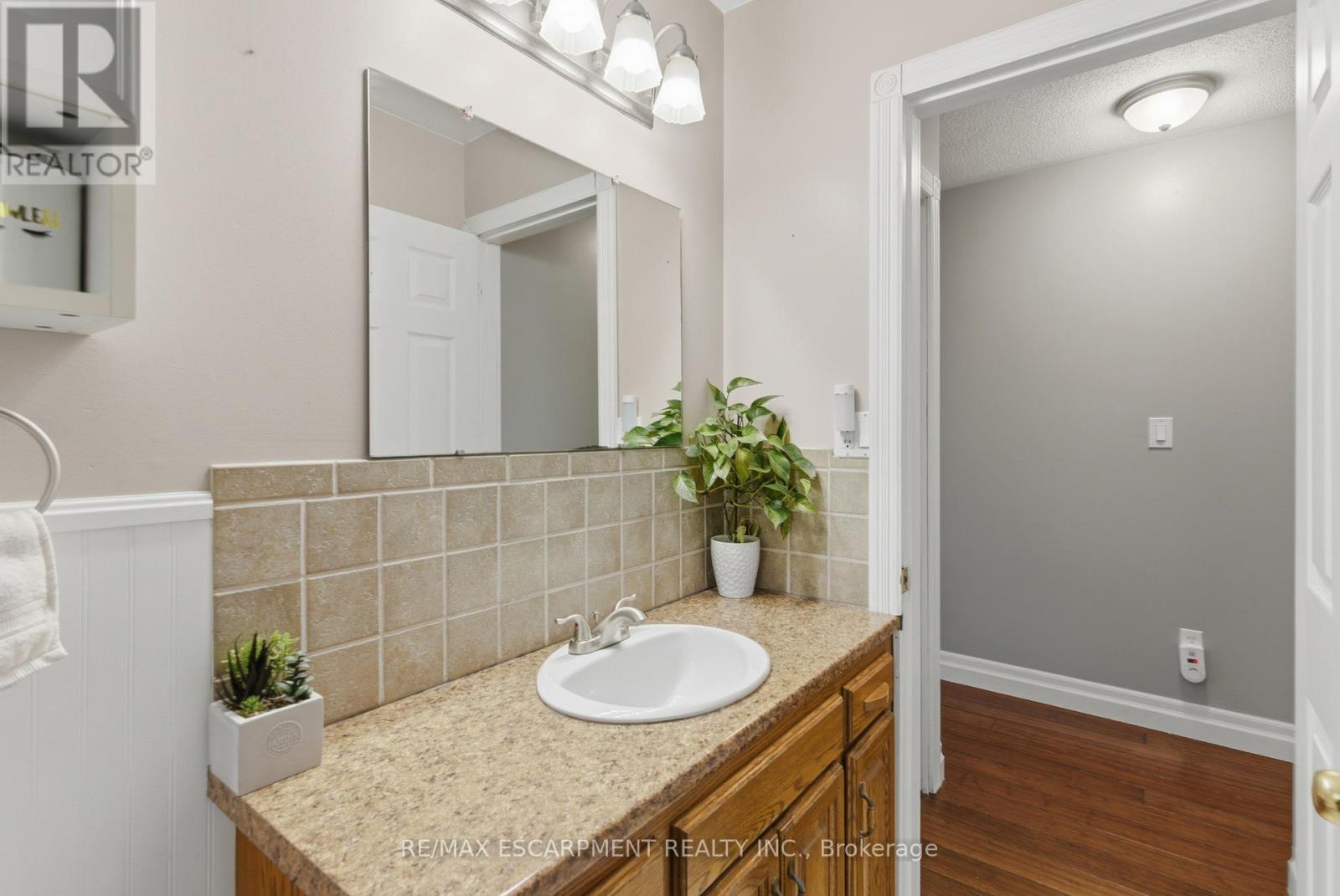 62 Oswego Park Road, Haldimand, Ontario  N1A 2W2 - Photo 20 - X12477118