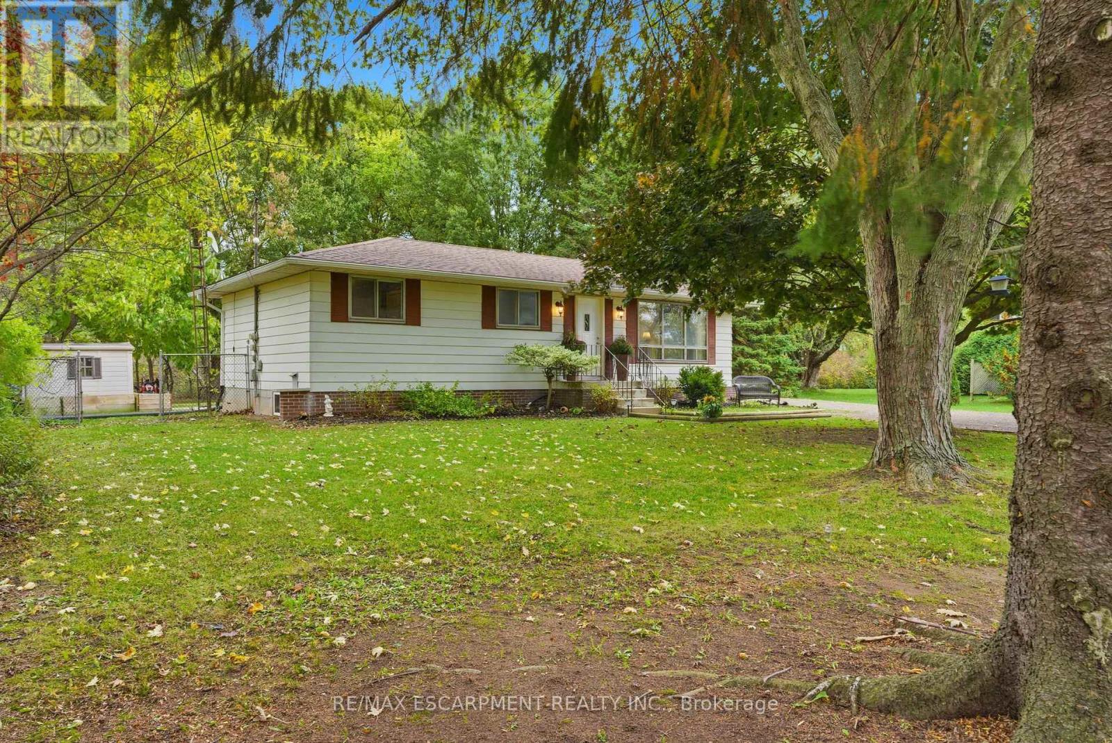 62 Oswego Park Road, Haldimand, Ontario  N1A 2W2 - Photo 8 - X12477118